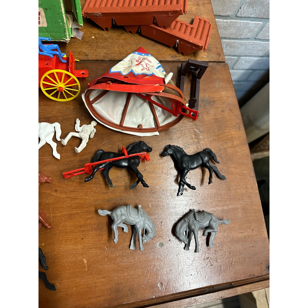VINTAGE 1960S GRANT PLASTIC WESTERN FRONTIER BATTLE PLAYSET COWBOY HORSE FORT
