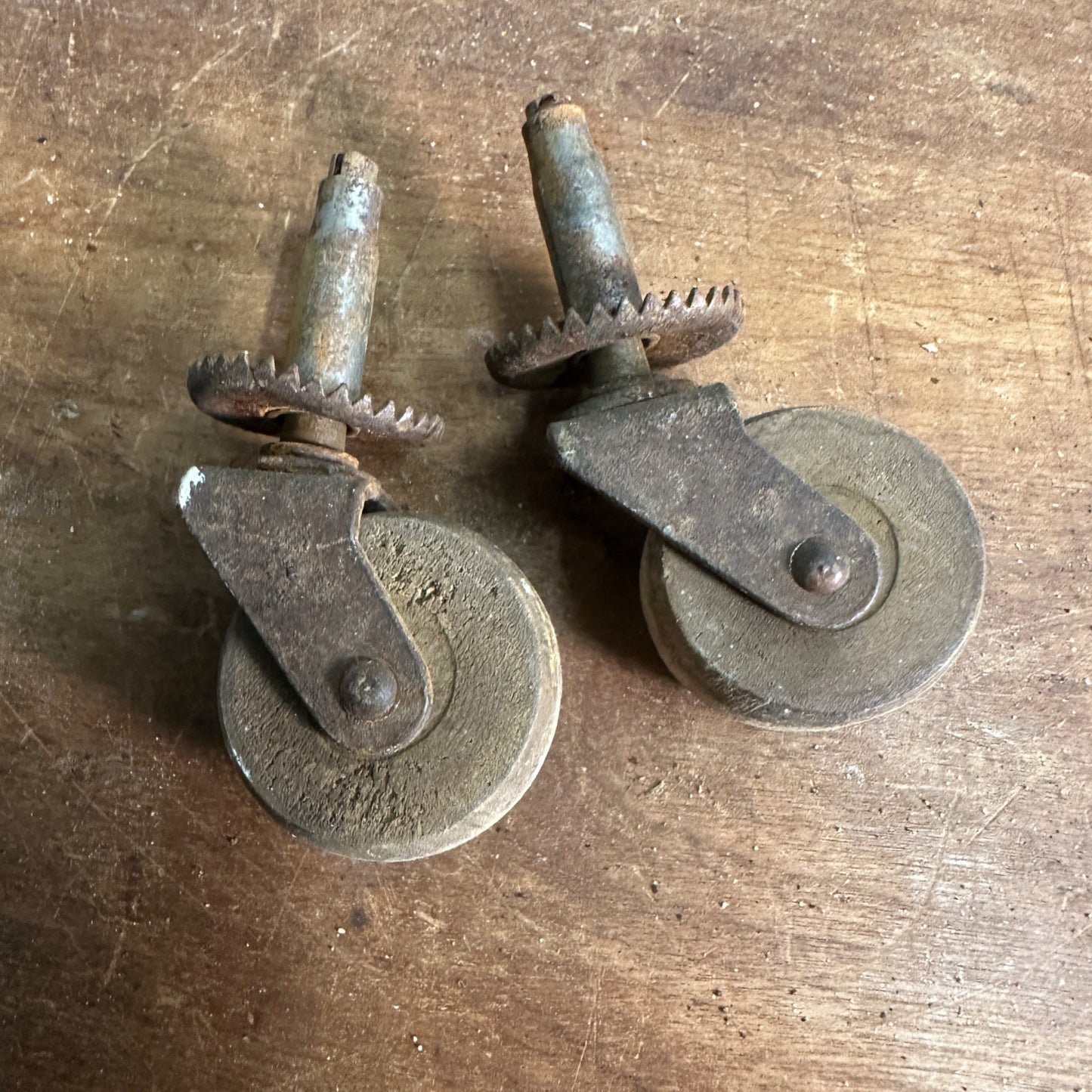 ANTIQUE (2) WOODEN SWIVEL FURNITURE CASTER WHEELS CASTERS 1-1/2" DIAMETER WHEEL