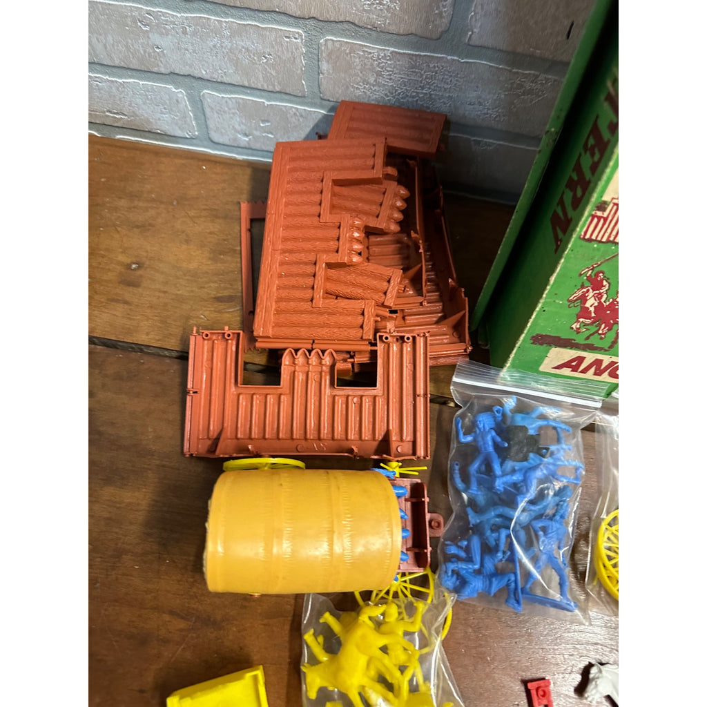 VINTAGE 1960S GRANT PLASTIC WESTERN FRONTIER BATTLE PLAYSET COWBOY HORSE FORT