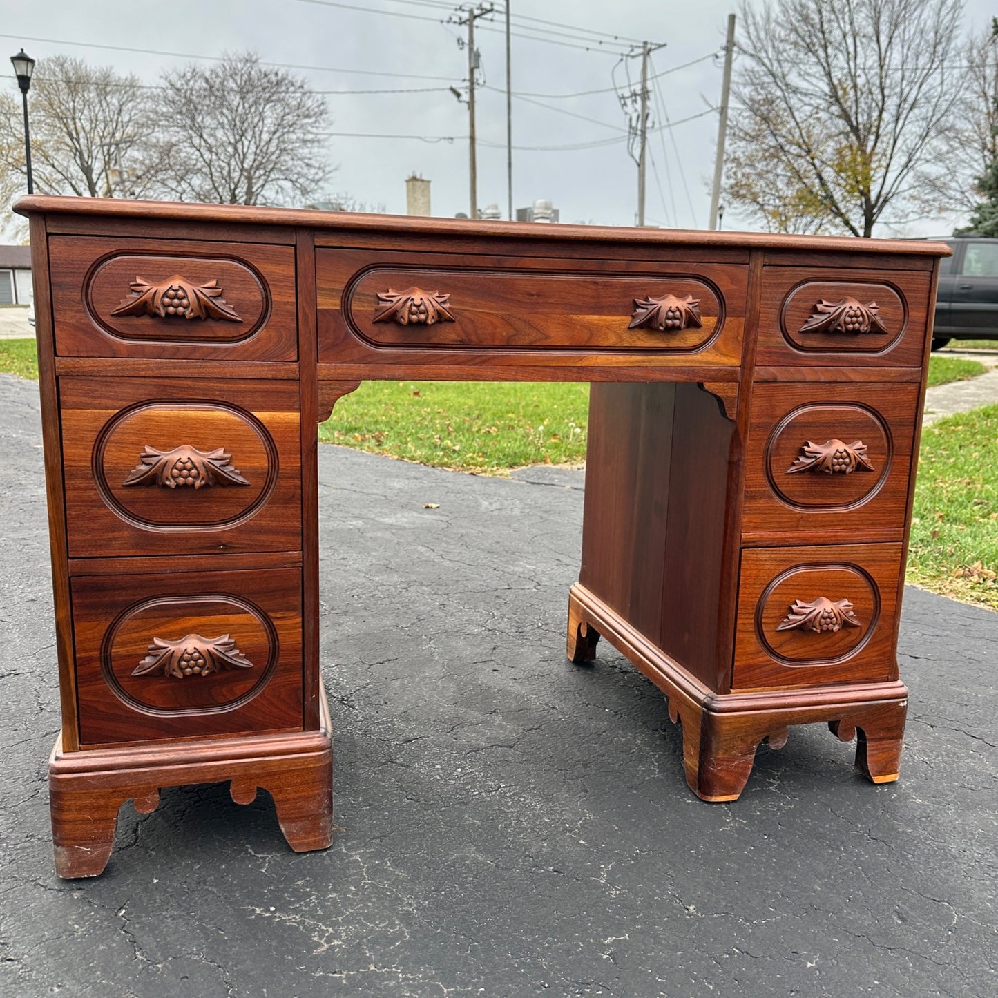 Antique Solid Walnut Keyhole Writing Desk Table Beautiful