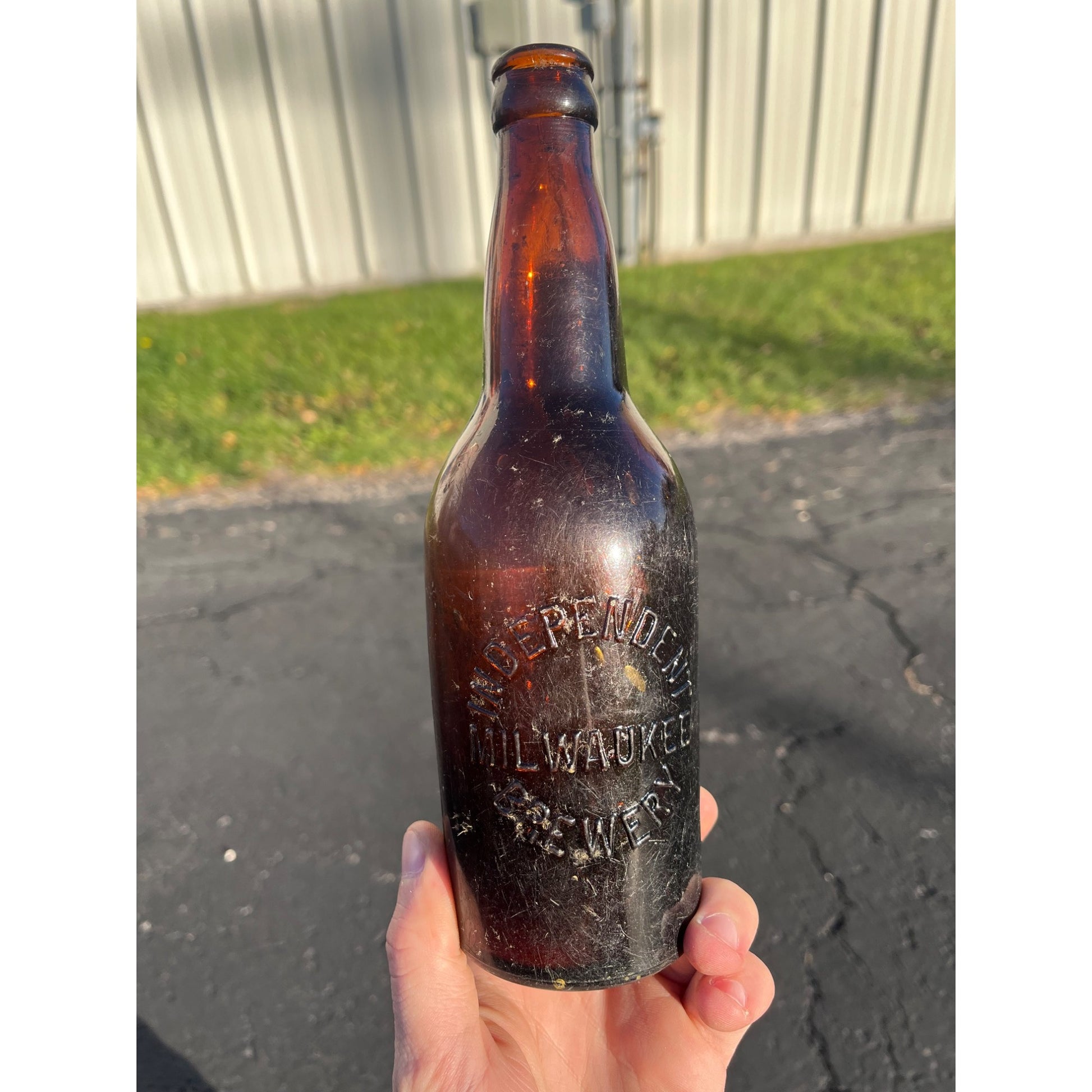 Vintage Pre-Prohibition Independent Brewery Milwaukee Wis Amber Beer Bottle