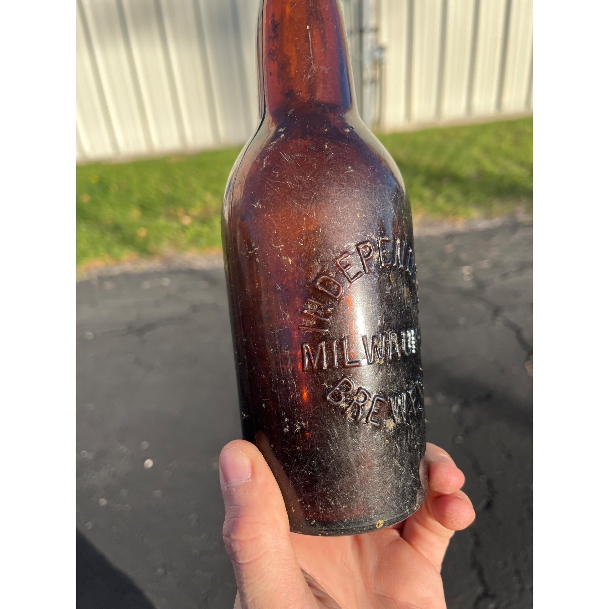 Vintage Pre-Prohibition Independent Brewery Milwaukee Wis Amber Beer Bottle