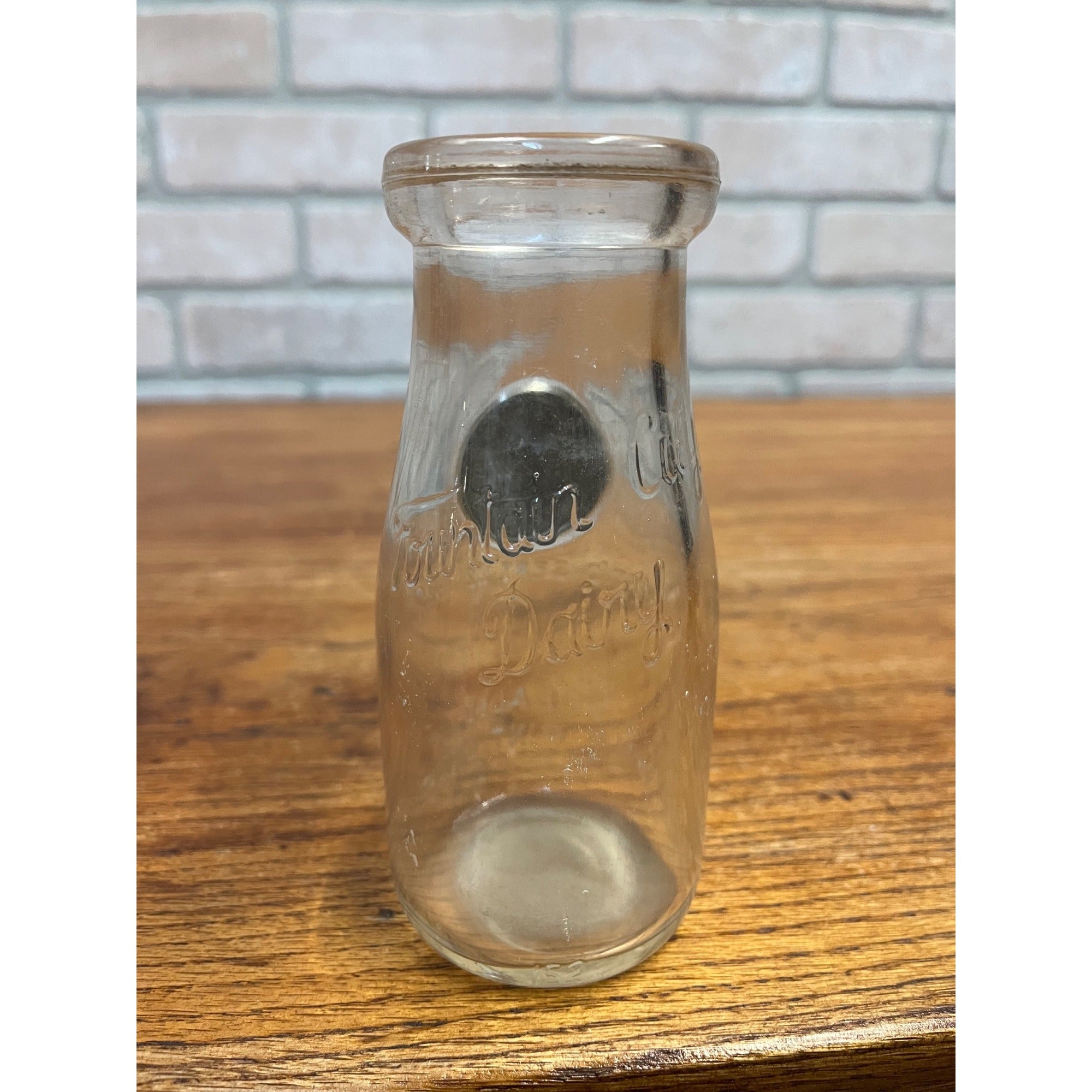 Vintage Fountain City / Verifine Medallion Dairy Fond Du Lac Wis Milk Bottle