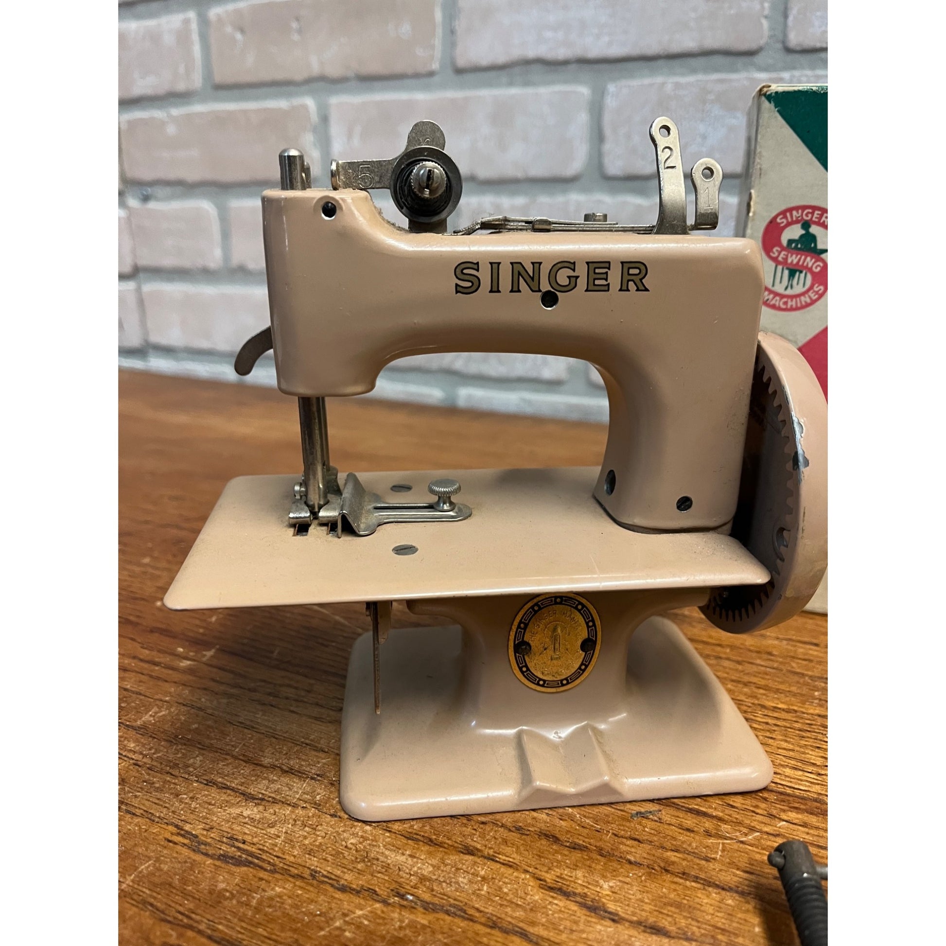 Singer No. 20 Beige Sewhandy Vintage Child's Sewing Machine & Original Box