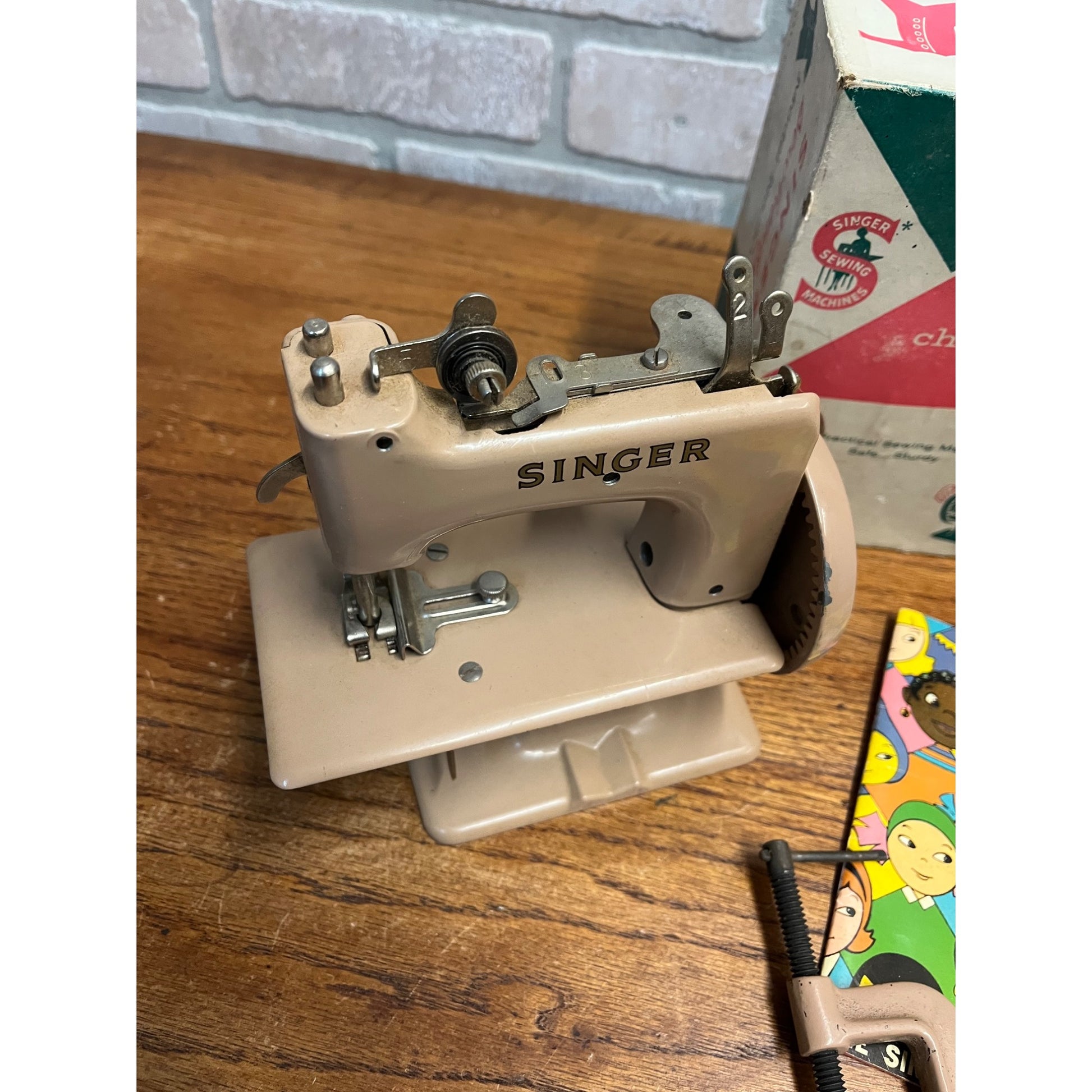 Singer No. 20 Beige Sewhandy Vintage Child's Sewing Machine & Original Box