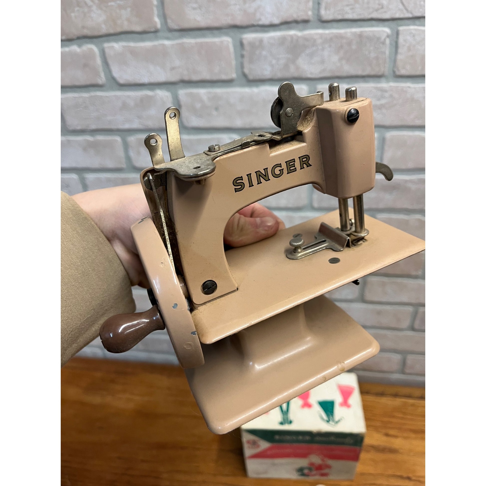 Singer No. 20 Beige Sewhandy Vintage Child's Sewing Machine & Original Box