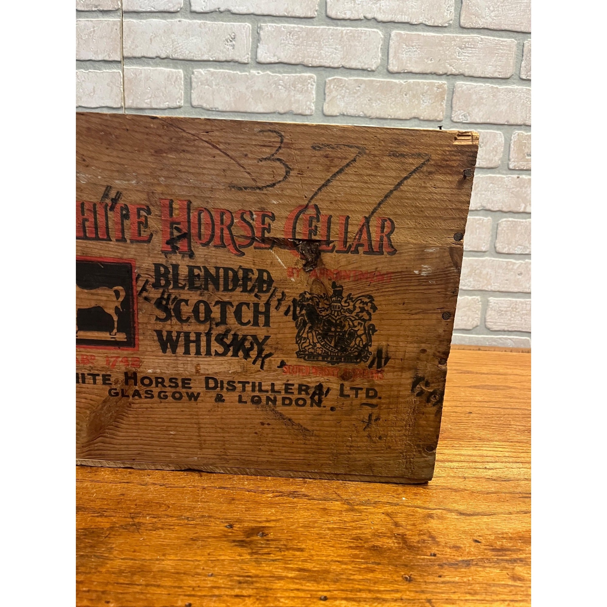 Vintage White Horse Cellar Blended Scotch Whisky Wooden Crate Box Scotland