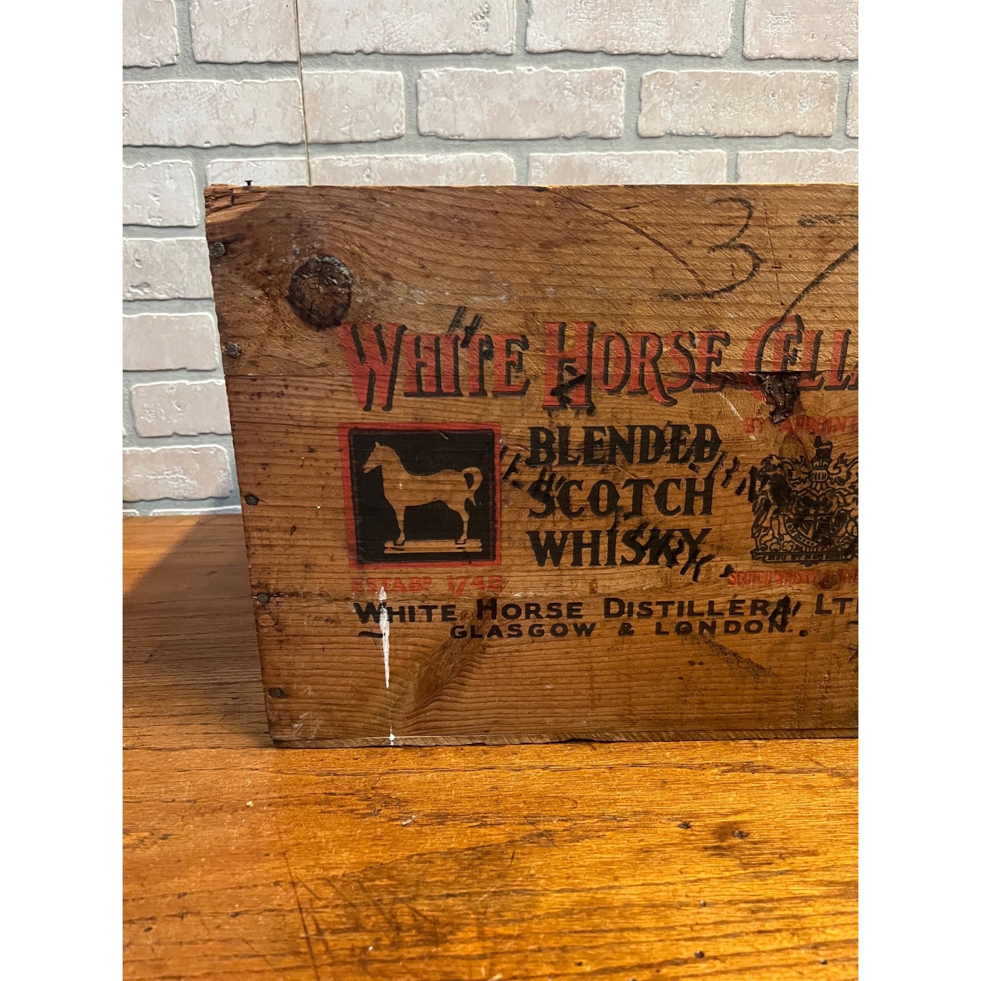 Vintage White Horse Cellar Blended Scotch Whisky Wooden Crate Box Scotland