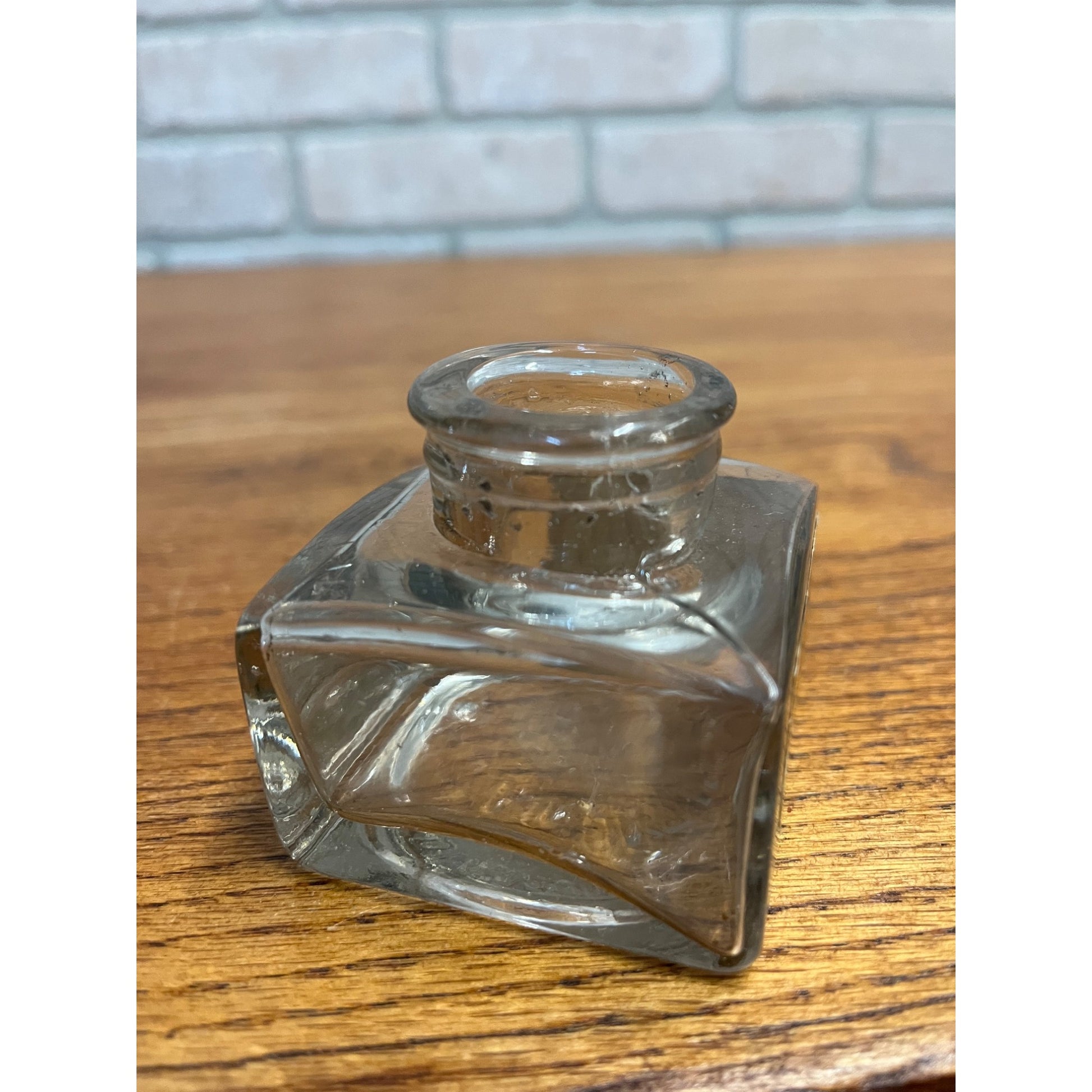 Antique Vintage Glass Ink Well Bottle Diamond Ink Co. Milwaukee w/ Label