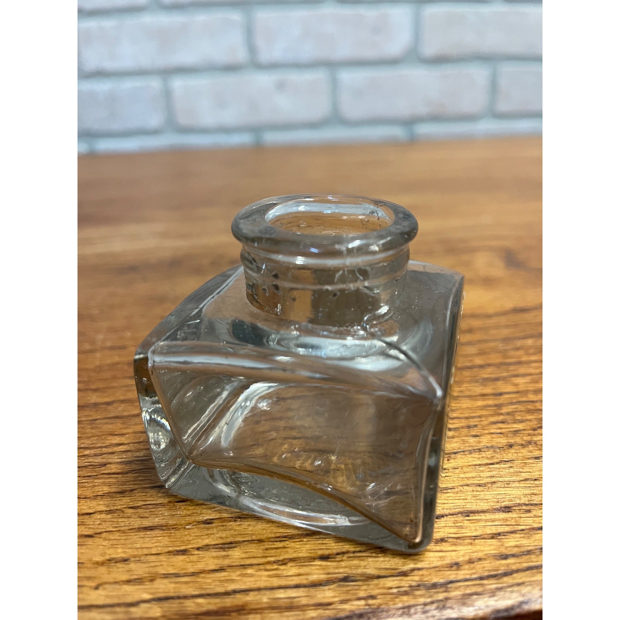 Antique Vintage Glass Ink Well Bottle Diamond Ink Co. Milwaukee w/ Label
