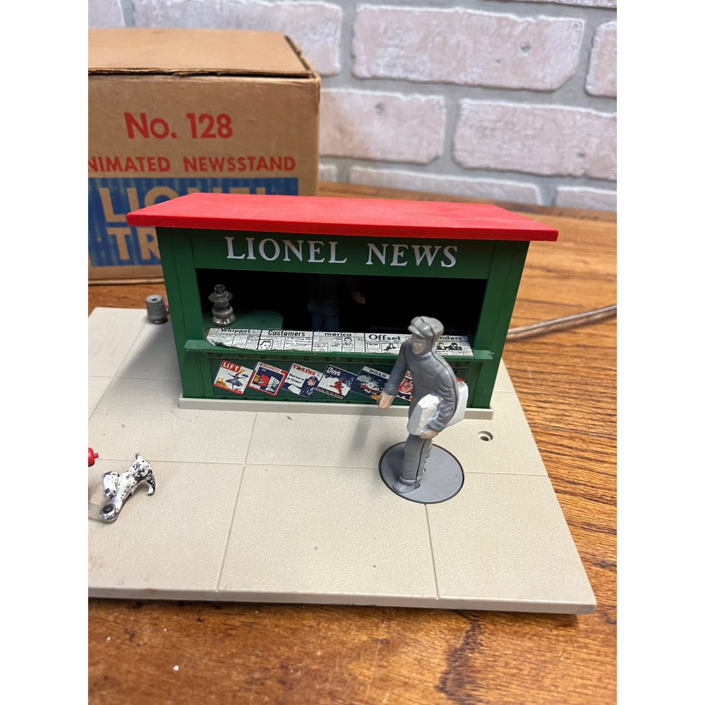 Lionel Postwar #128 Animated Newsstand Building With Original Box