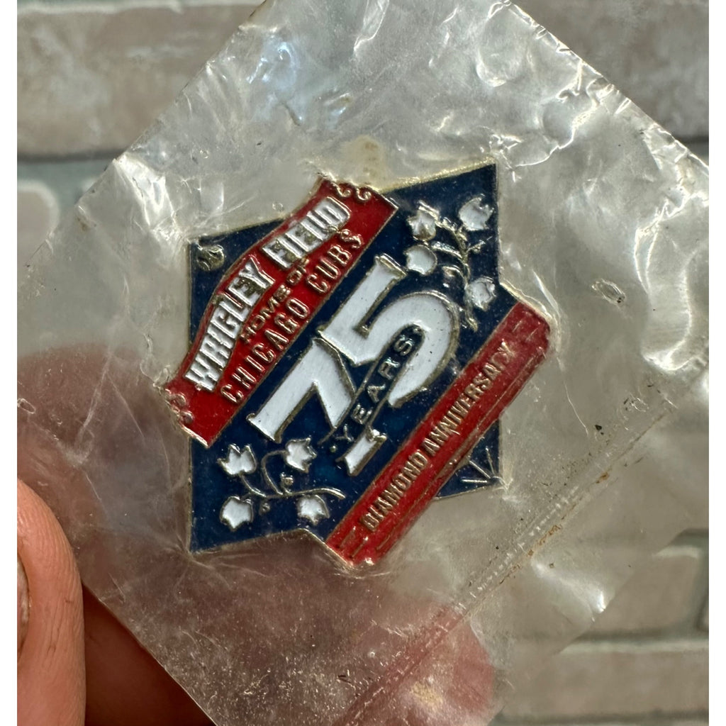 MLB Chicago Cubs 75 Years Wrigley Field logo hat / Lapel Pin SEALED