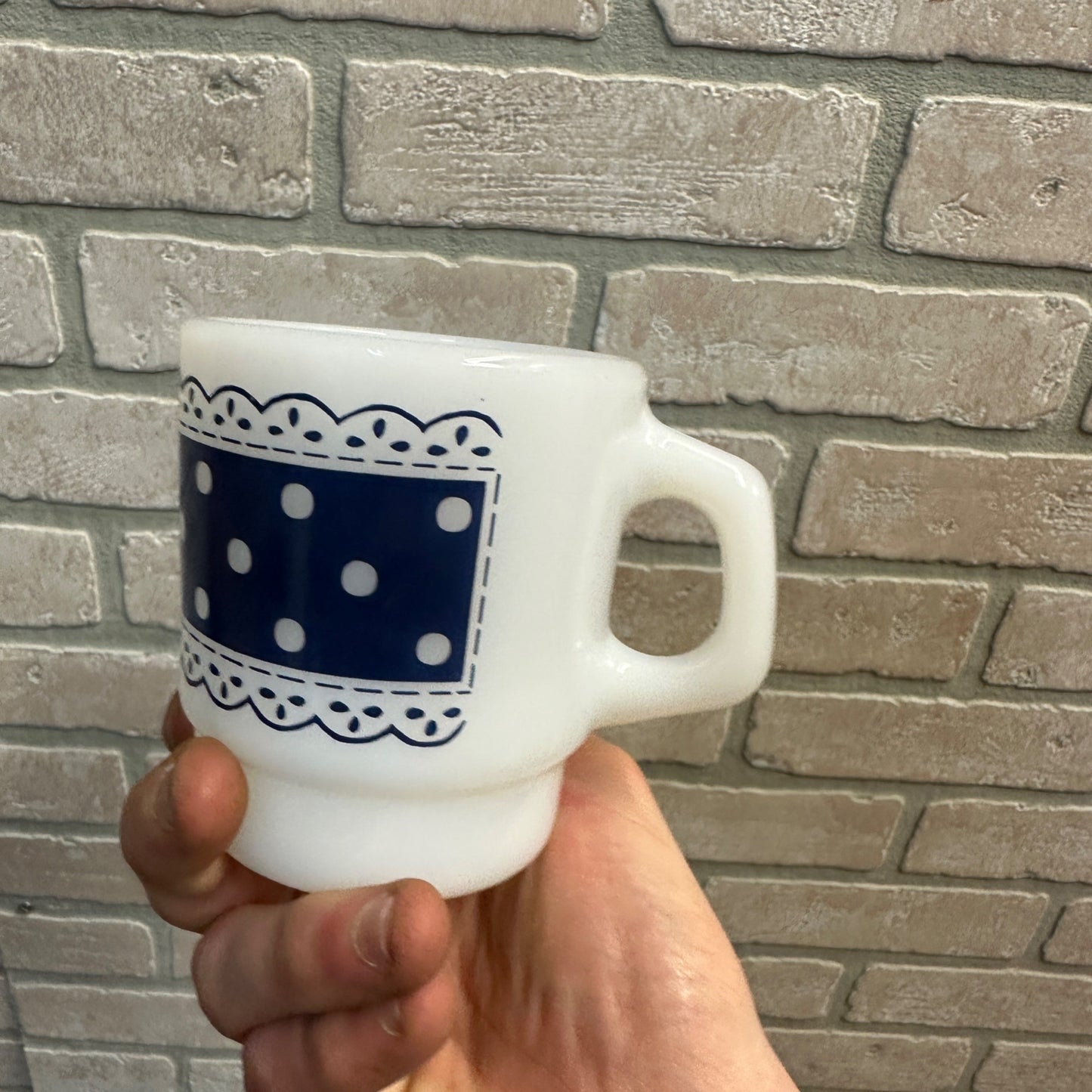 VINTAGE FIRE KING ANCHOR HOCKING STACKING MUGS BLUE POLKA DOT LACE (2)