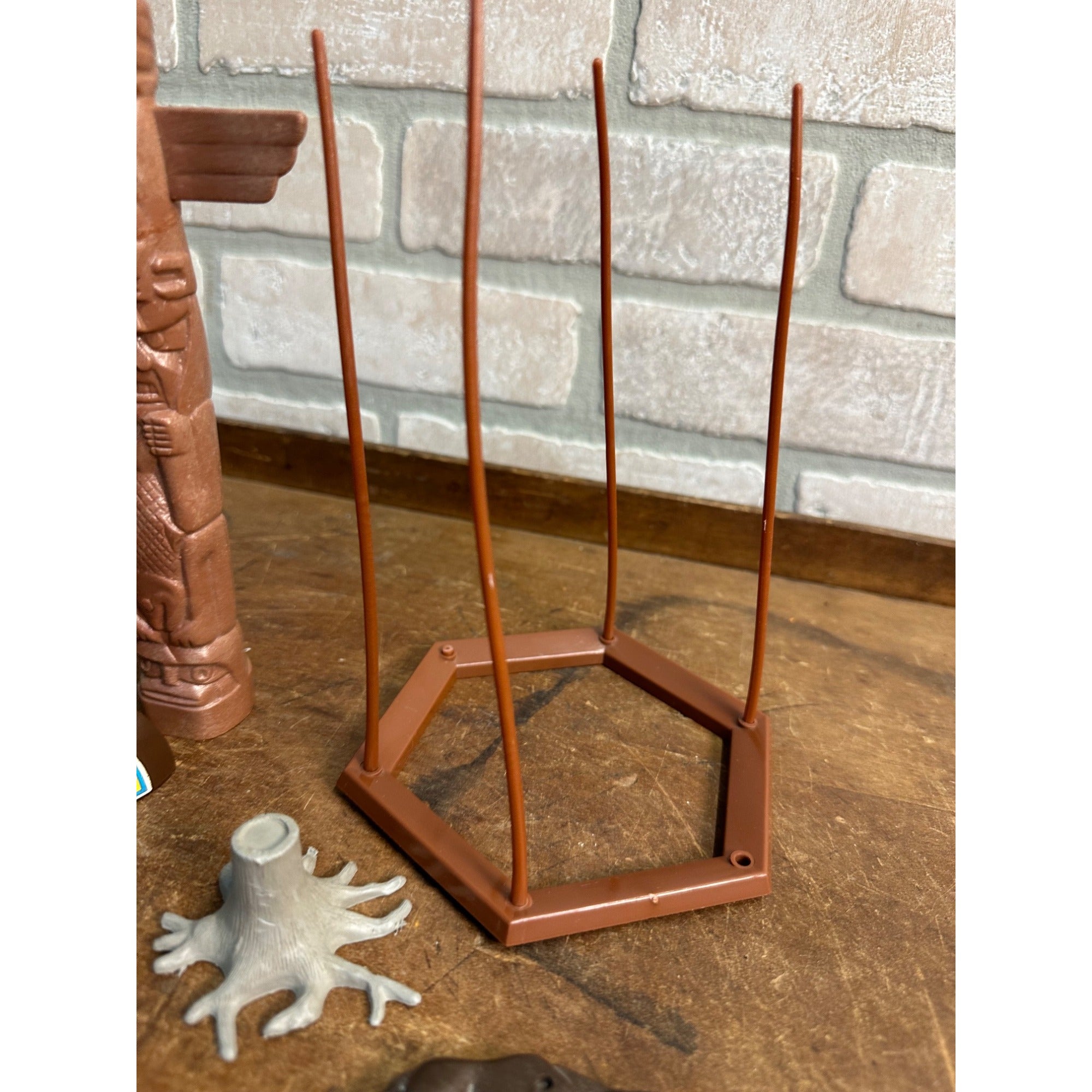 VINTAGE 1974 GEOBRA PLAYMOBIL INDIAN CAMP LOT, TEEPEE, CANOE, INDIAN, HORSE, TOTEM POLE