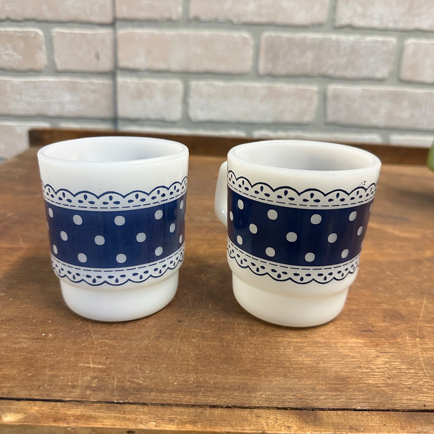 VINTAGE FIRE KING ANCHOR HOCKING STACKING MUGS BLUE POLKA DOT LACE (2)