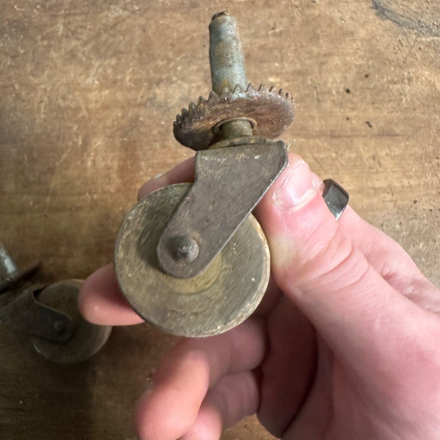 ANTIQUE (2) WOODEN SWIVEL FURNITURE CASTER WHEELS CASTERS 1-1/2" DIAMETER WHEEL