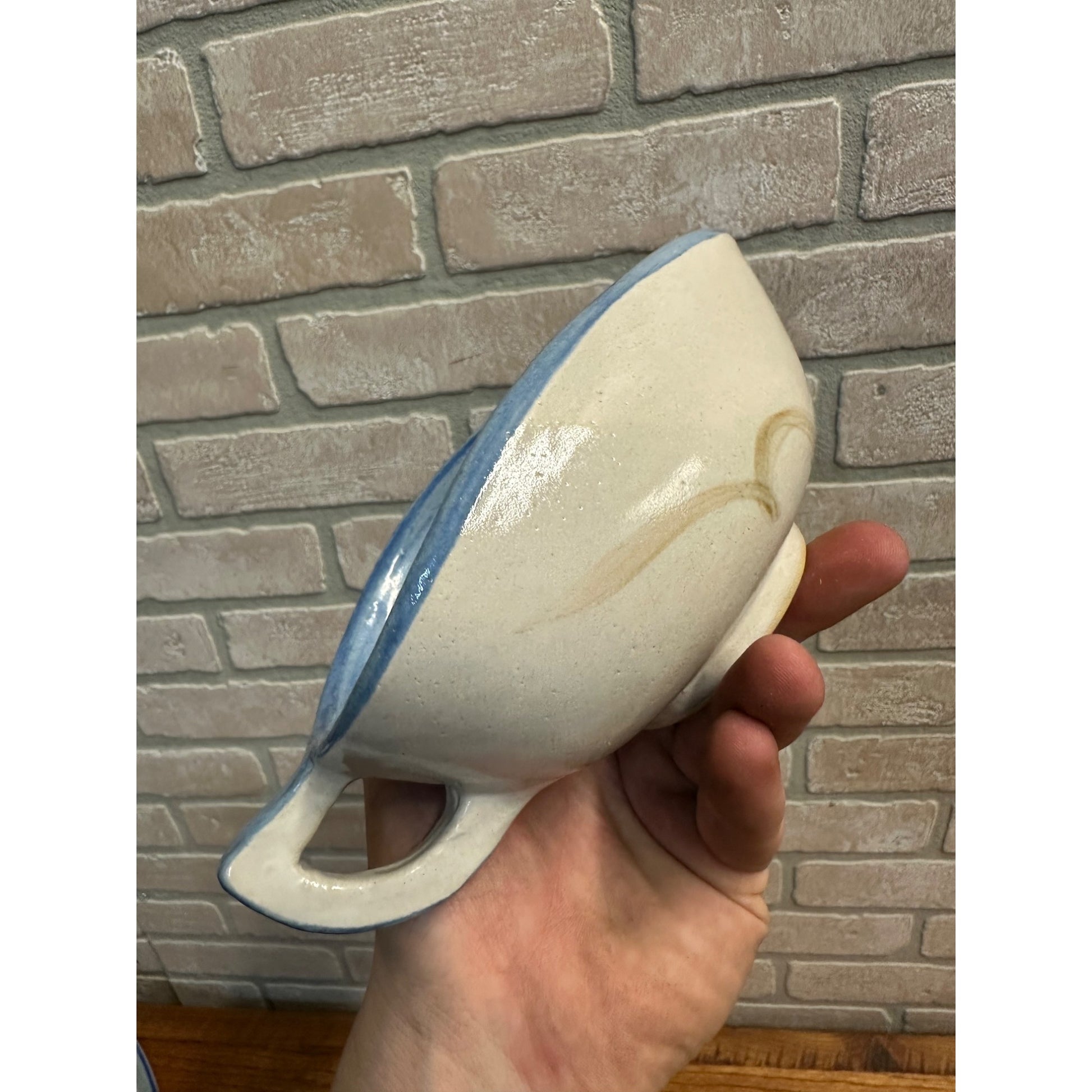 LOUISVILLE STONEWARE BLUEBERRY CLUSTER GRAVY BOAT/SAUCE POURING DISH