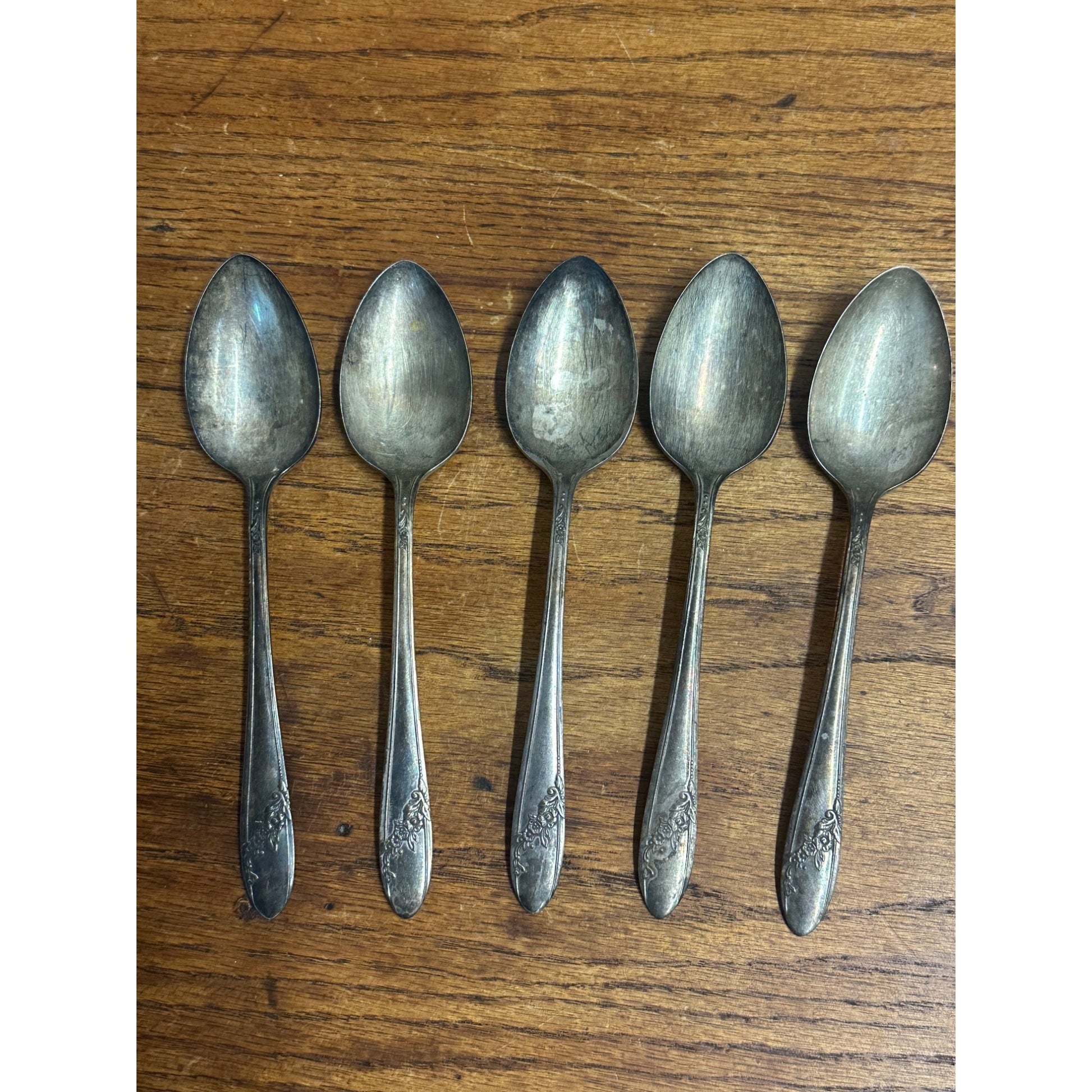 Oneida Community Queen Bess II Tudor Silver Plate Set (5) Soup Spoons 7"
