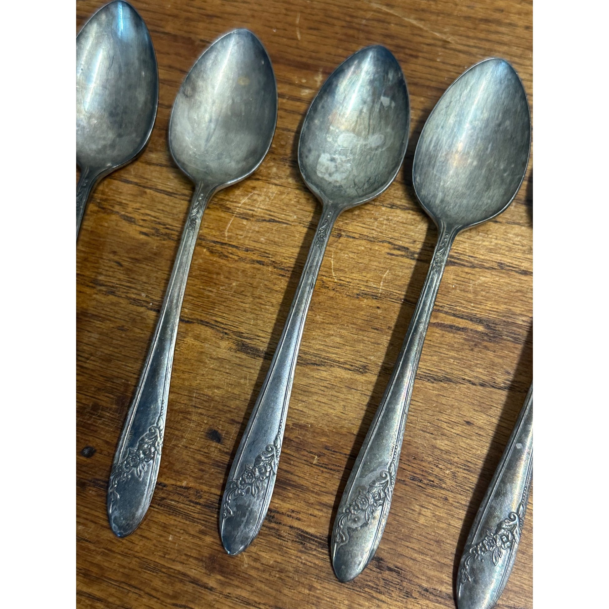 Oneida Community Queen Bess II Tudor Silver Plate Set (5) Soup Spoons 7"