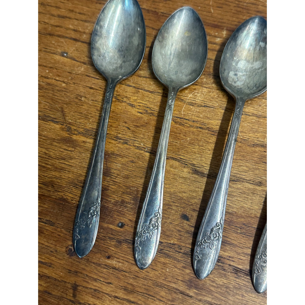Oneida Community Queen Bess II Tudor Silver Plate Set (5) Soup Spoons 7"