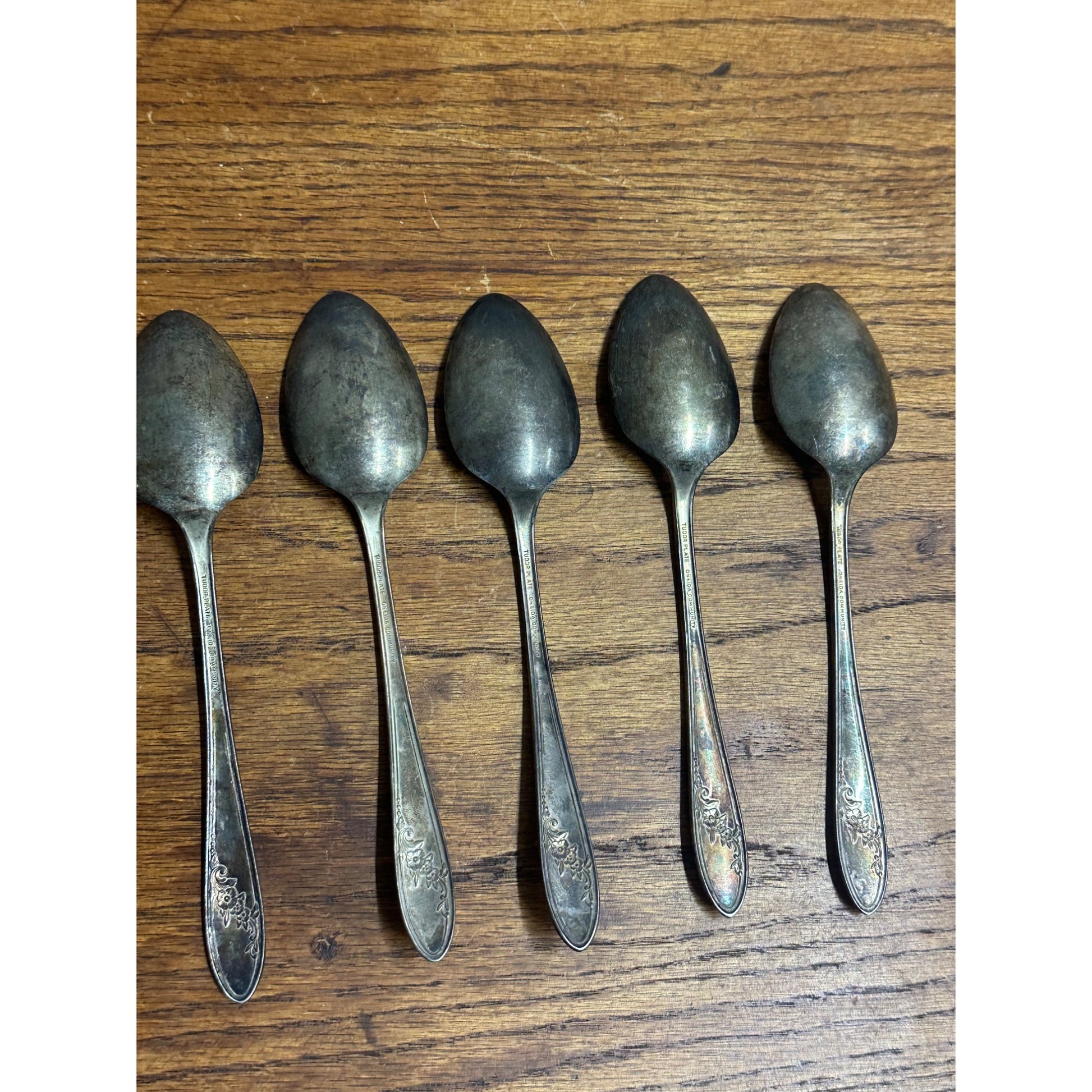 Oneida Community Queen Bess II Tudor Silver Plate Set (5) Soup Spoons 7"