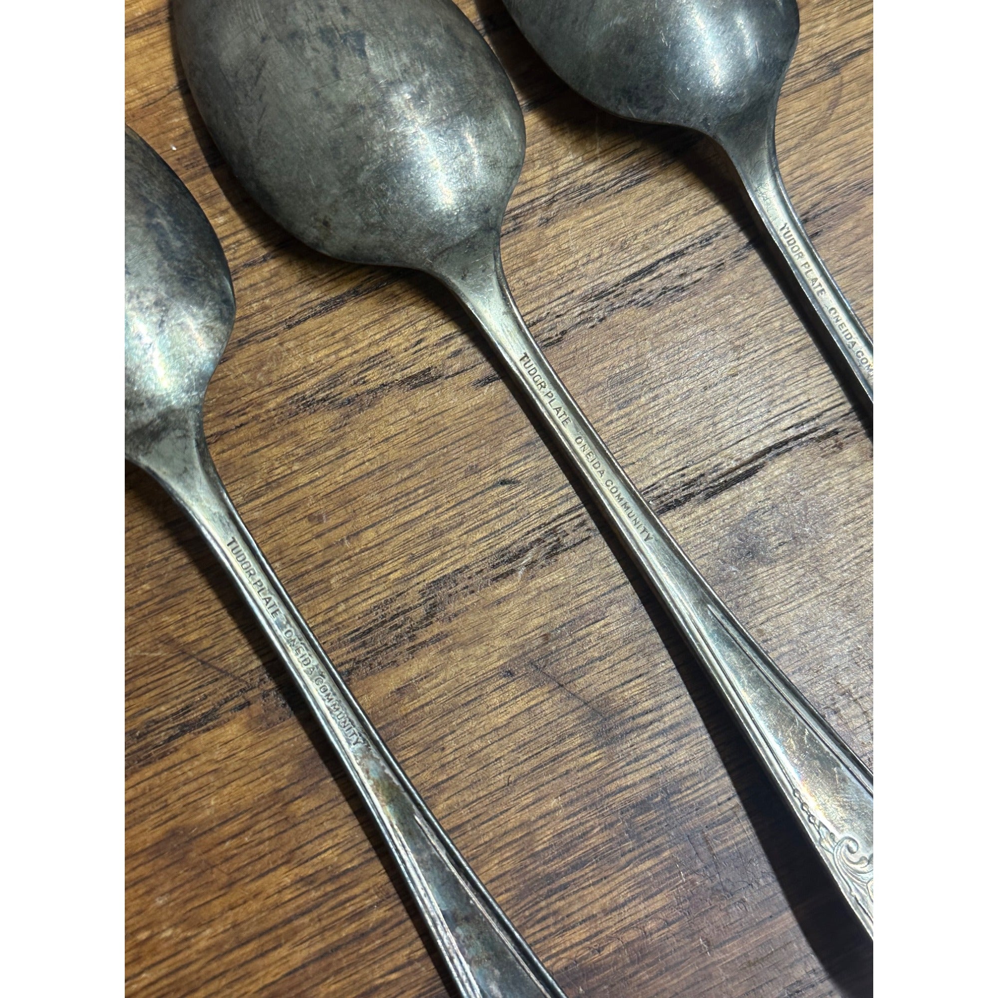 Oneida Community Queen Bess II Tudor Silver Plate Set (5) Soup Spoons 7"