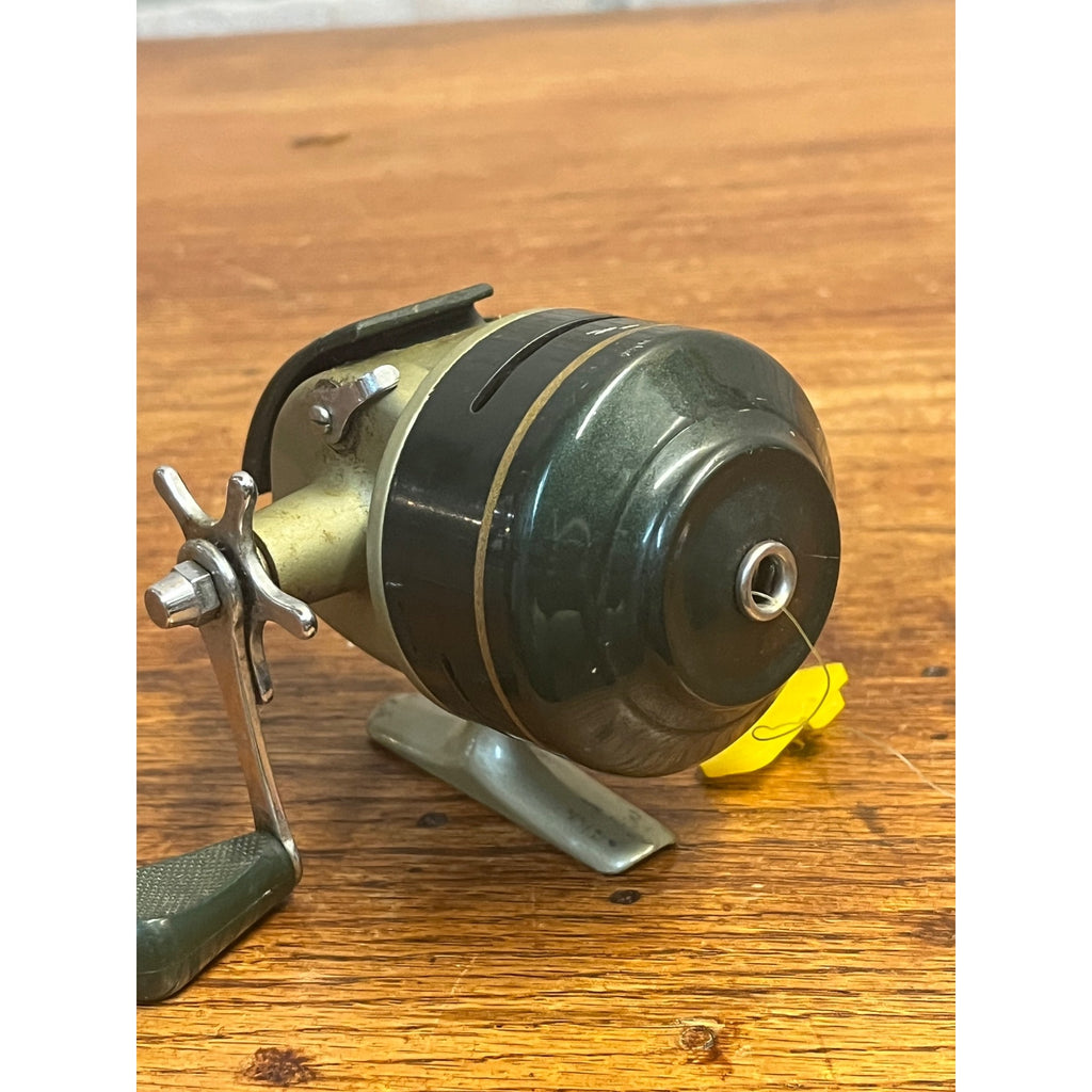 Vintage Shakespeare 1700 Model EC Fishing Reel - Excellent Condition
