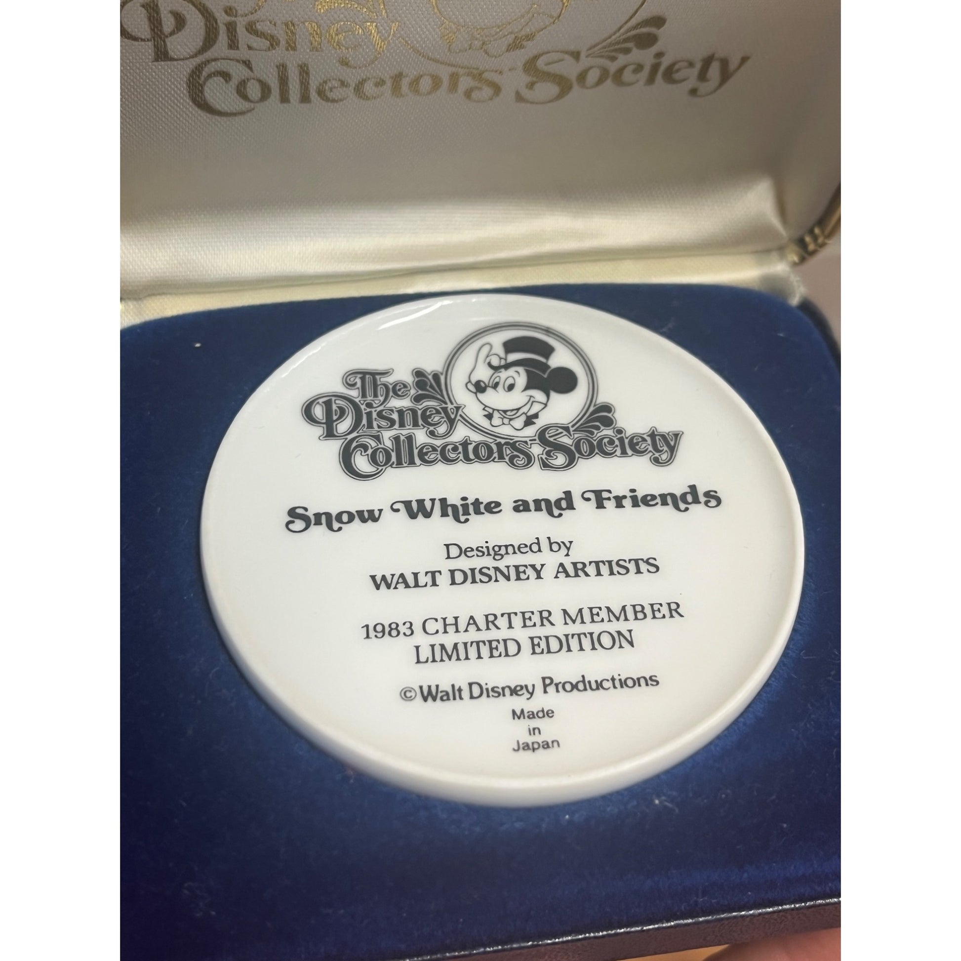 Vintage Disney Snow White Ceramic Disc 2.25 Inch 1983 Collectors Society Limited