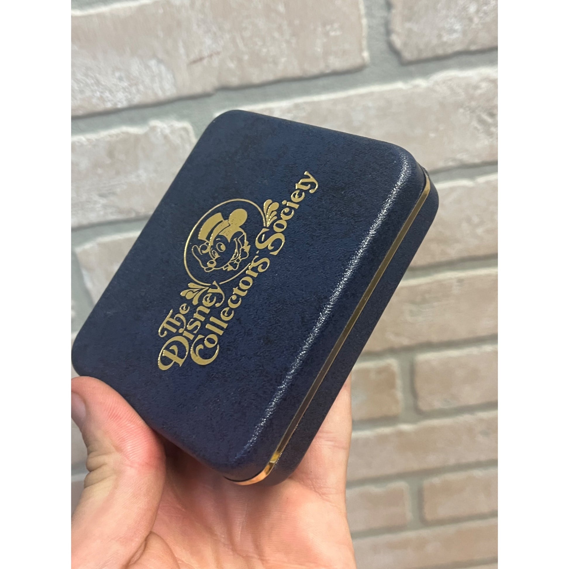 Vintage Disney Snow White Ceramic Disc 2.25 Inch 1983 Collectors Society Limited