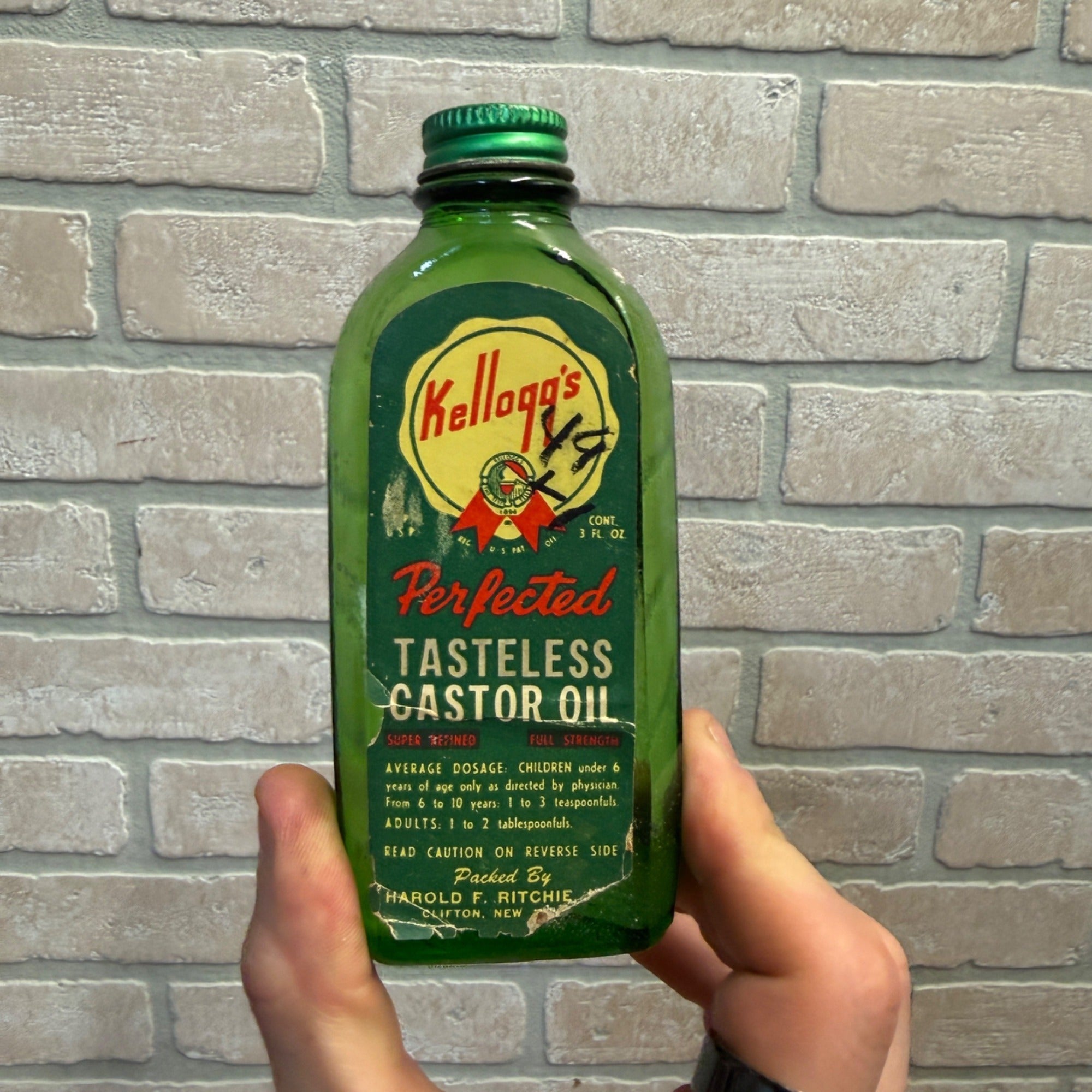 ANTIQUE KELLOGGS CATOR OIL VINTAGE MEDICINE 7UP GREEN BOTTLE TIN LID PHARMACY