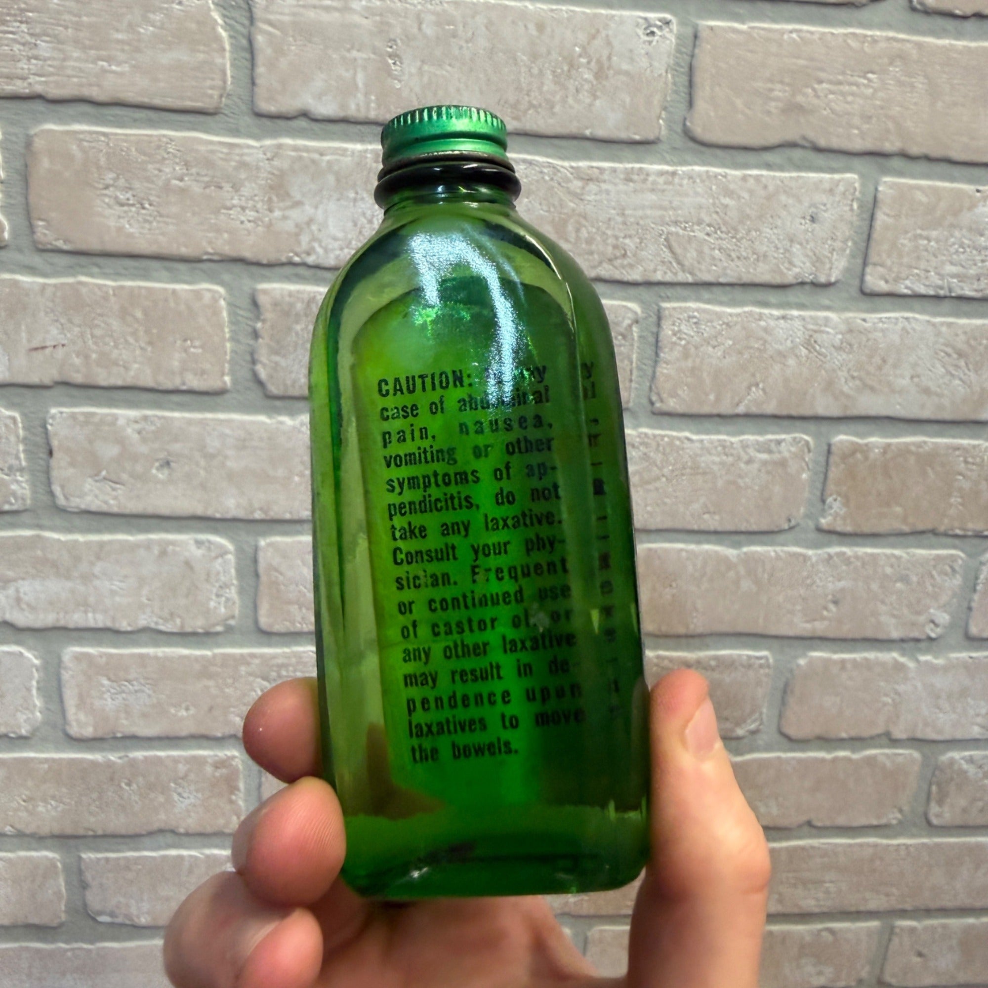 ANTIQUE KELLOGGS CATOR OIL VINTAGE MEDICINE 7UP GREEN BOTTLE TIN LID PHARMACY