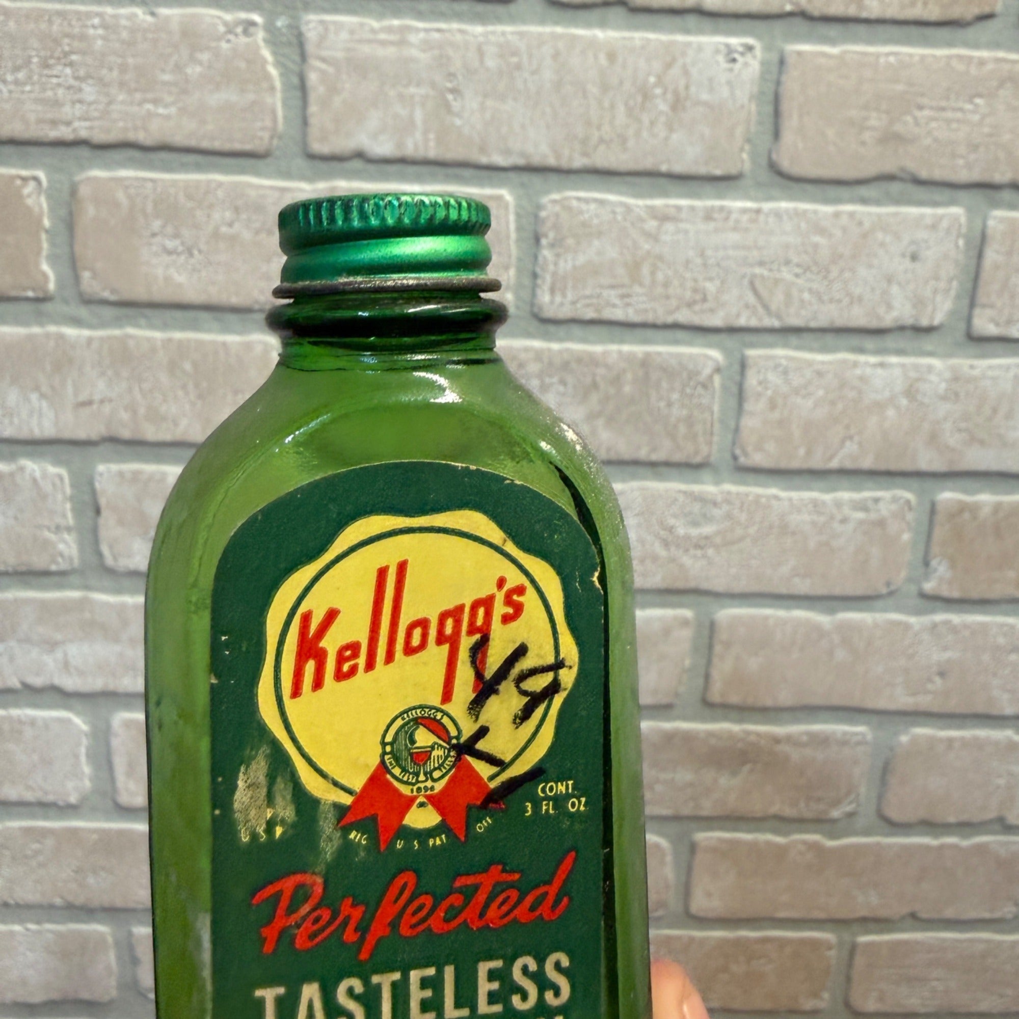 ANTIQUE KELLOGGS CATOR OIL VINTAGE MEDICINE 7UP GREEN BOTTLE TIN LID PHARMACY