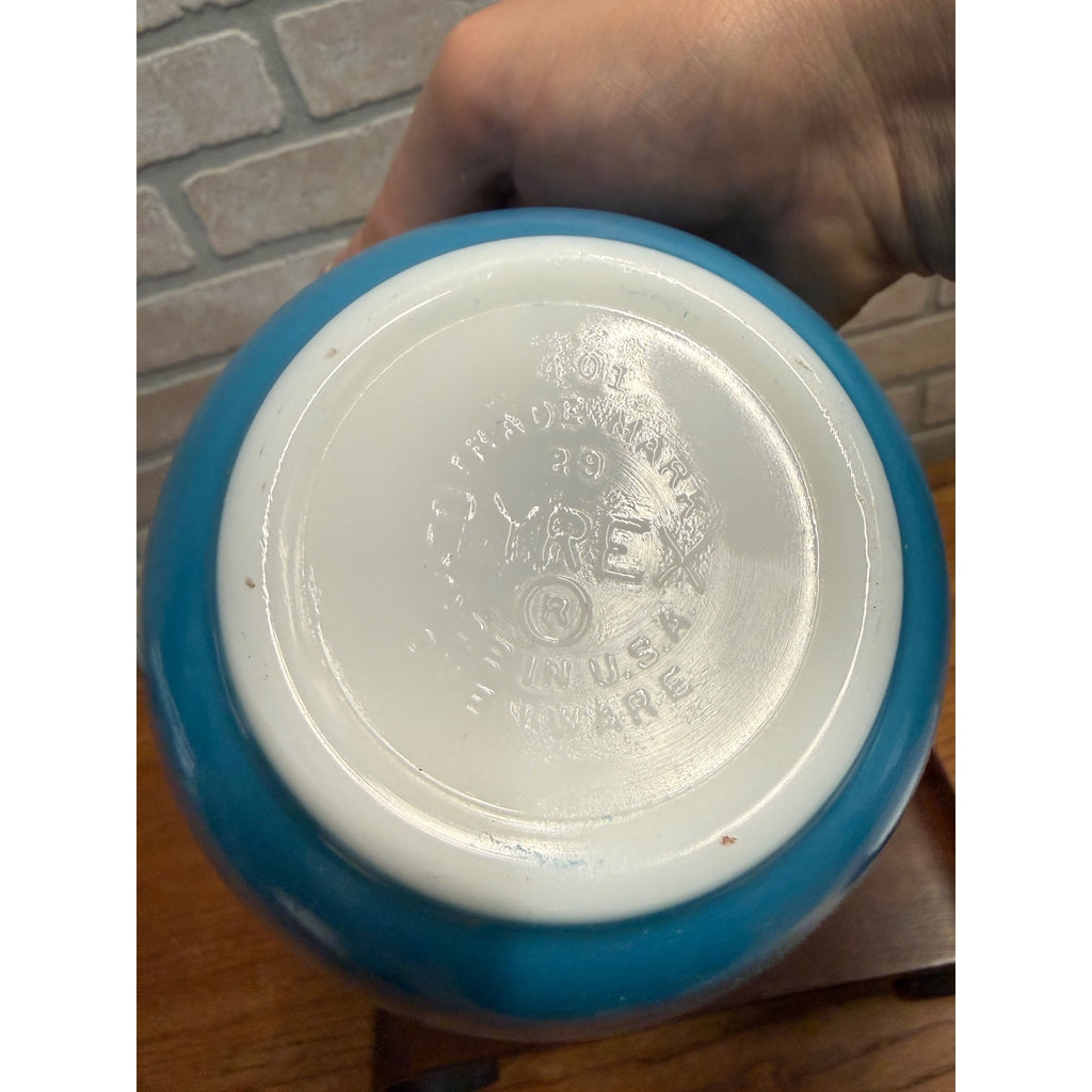 Vintage Set of Two Pyrex Ovenware Painted Milk Glass Bowls Red No. 402 and Blue No. 401 MCM Serveware USA