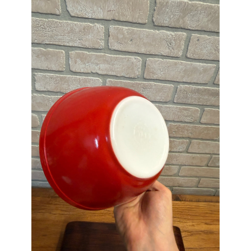Vintage Set of Two Pyrex Ovenware Painted Milk Glass Bowls Red No. 402 and Blue No. 401 MCM Serveware USA