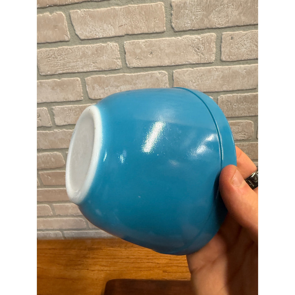 Vintage Set of Two Pyrex Ovenware Painted Milk Glass Bowls Red No. 402 and Blue No. 401 MCM Serveware USA