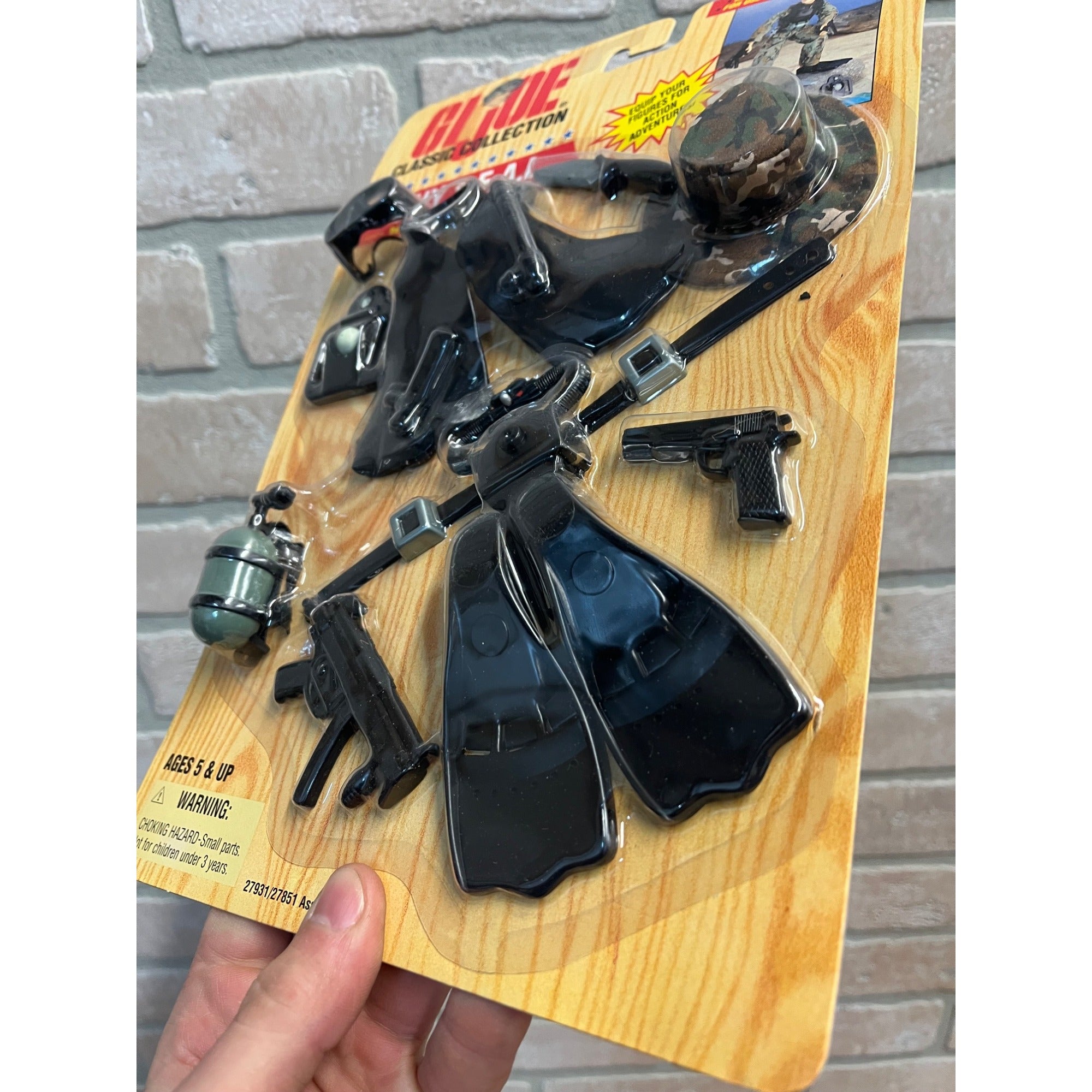 Vintage GI Joe Classic Collection Navy Seal Mission Gear NOS NEW Hasbro 1997