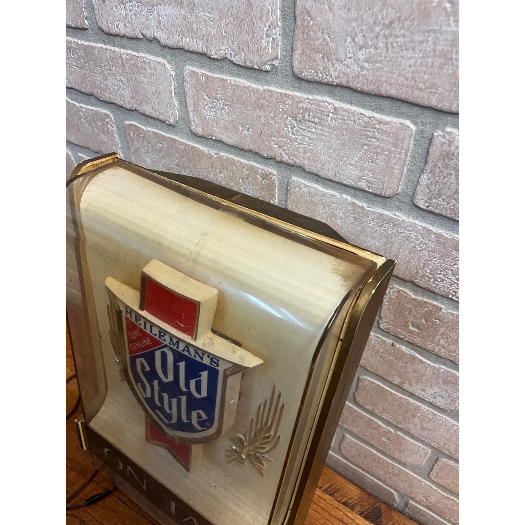 Vintage 1984 Heilman's Old Style Beer Lighted Bar Sign Wisconsin ON TAP - As-Is