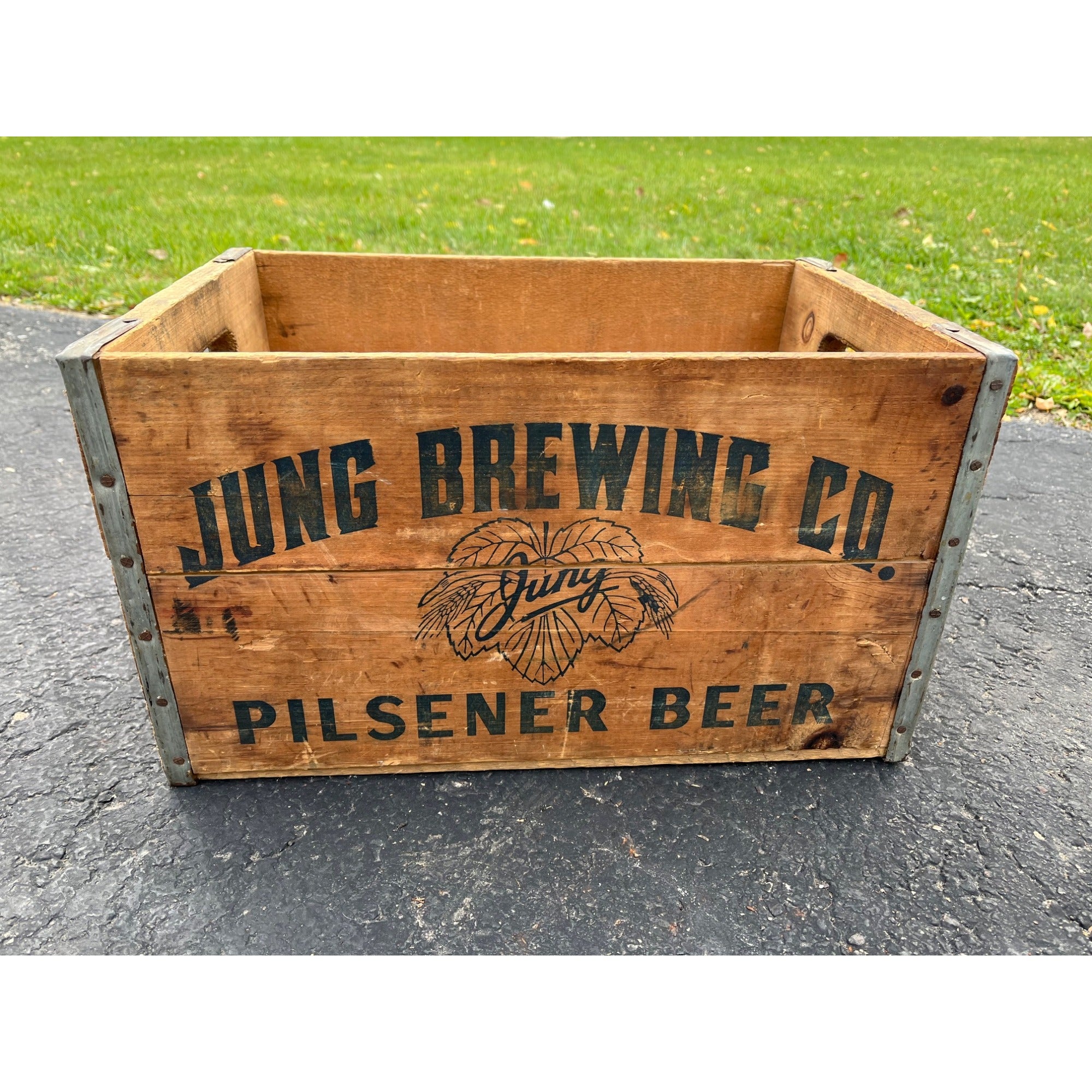 Vintage Jung Brewing Co. Random Lake WI Wooden Beer Crate Bottle Case