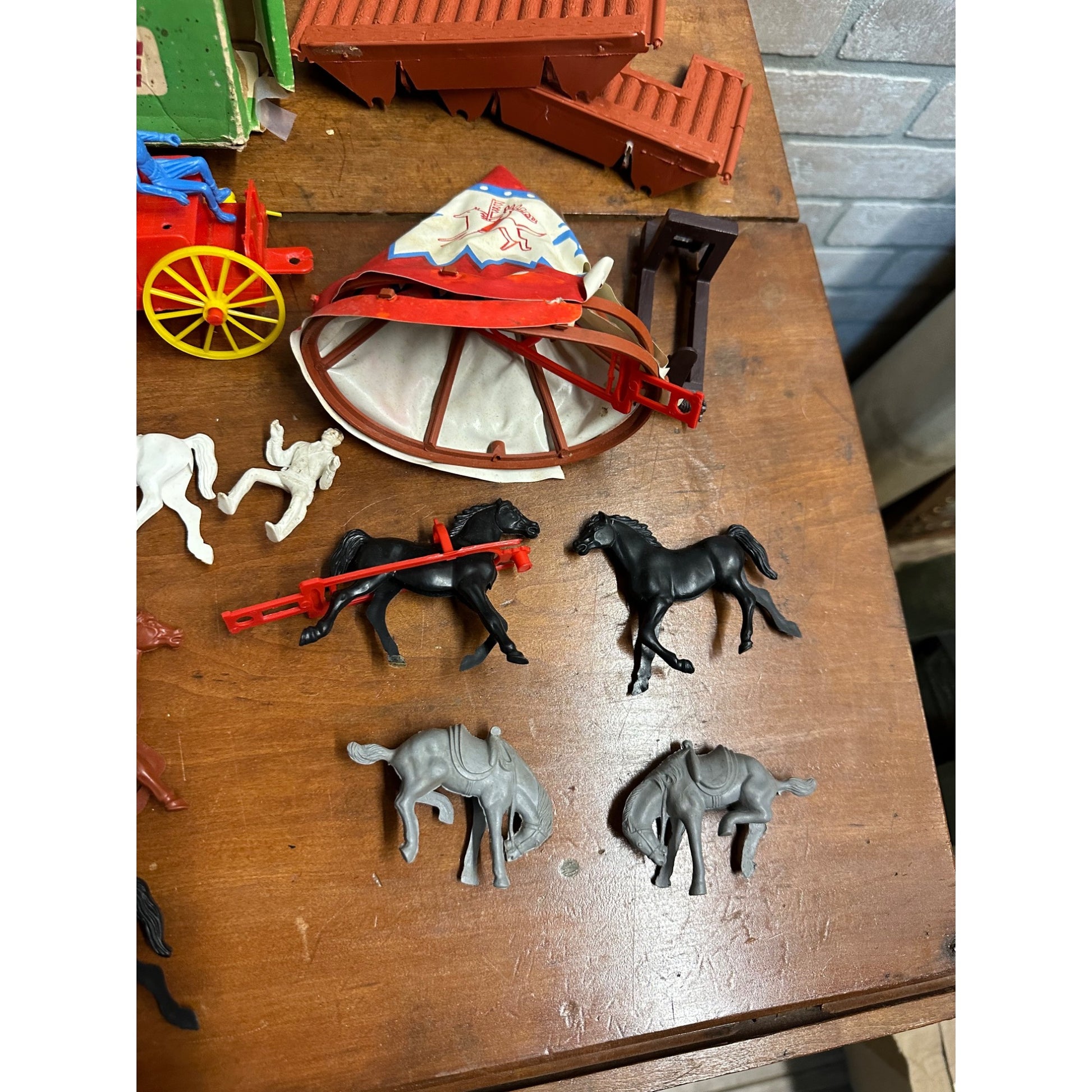 Vintage 1960s Grant Plastic Western Frontier Battle Playset Cowboy Horse Fort