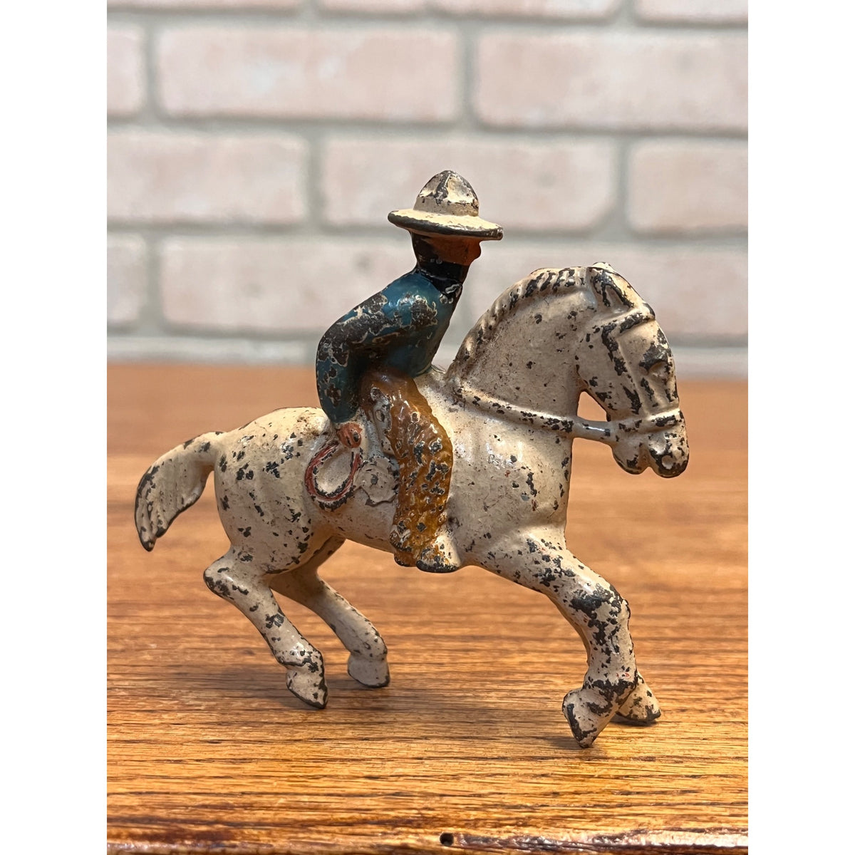Scarce Grey Iron G59 Cast Iron Mounted Masked Bandit Cowboy Toy Figure