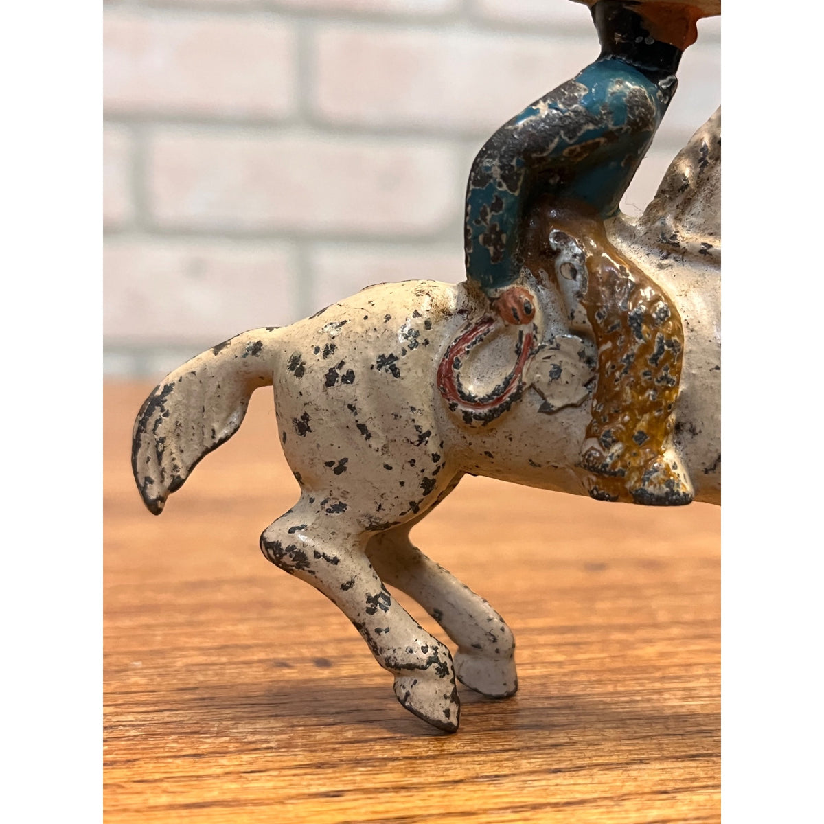 Scarce Grey Iron G59 Cast Iron Mounted Masked Bandit Cowboy Toy Figure