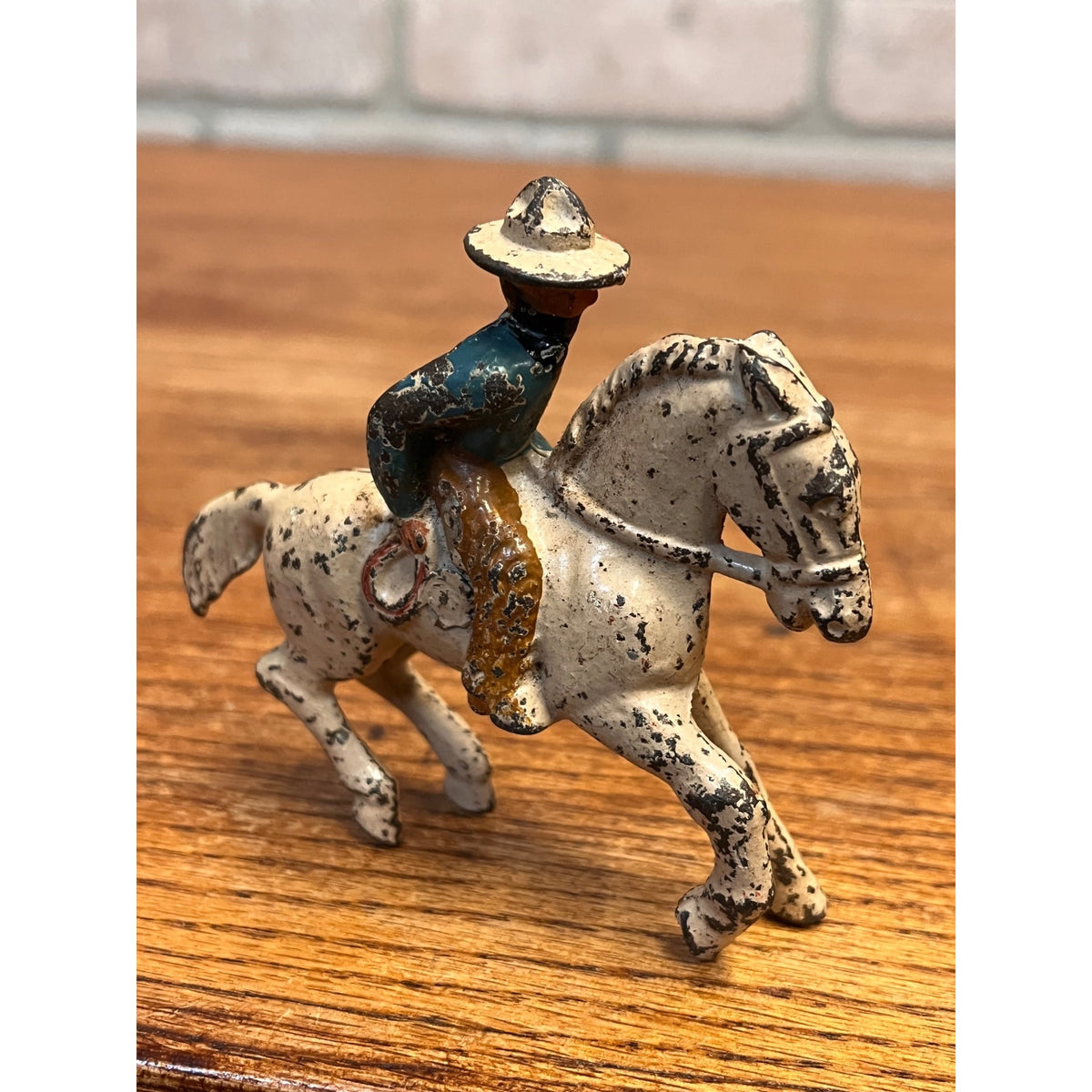 Scarce Grey Iron G59 Cast Iron Mounted Masked Bandit Cowboy Toy Figure