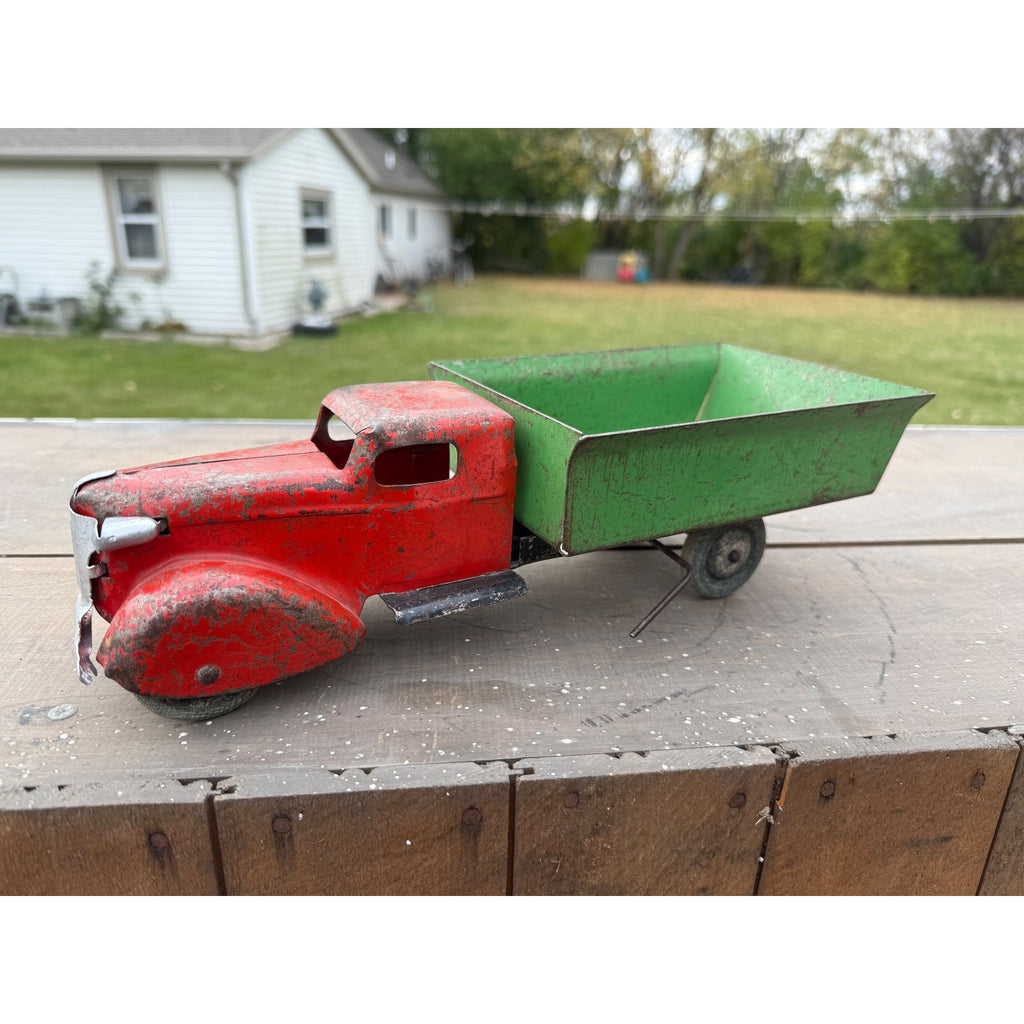 Vintage 1940s Wyandotte Marx Dump Ruck Red Green Pressed Steel Toy