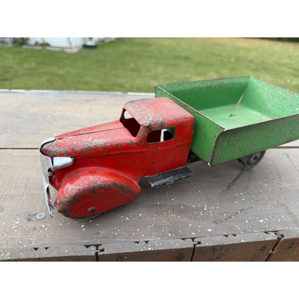 Vintage 1940s Wyandotte Marx Dump Ruck Red Green Pressed Steel Toy