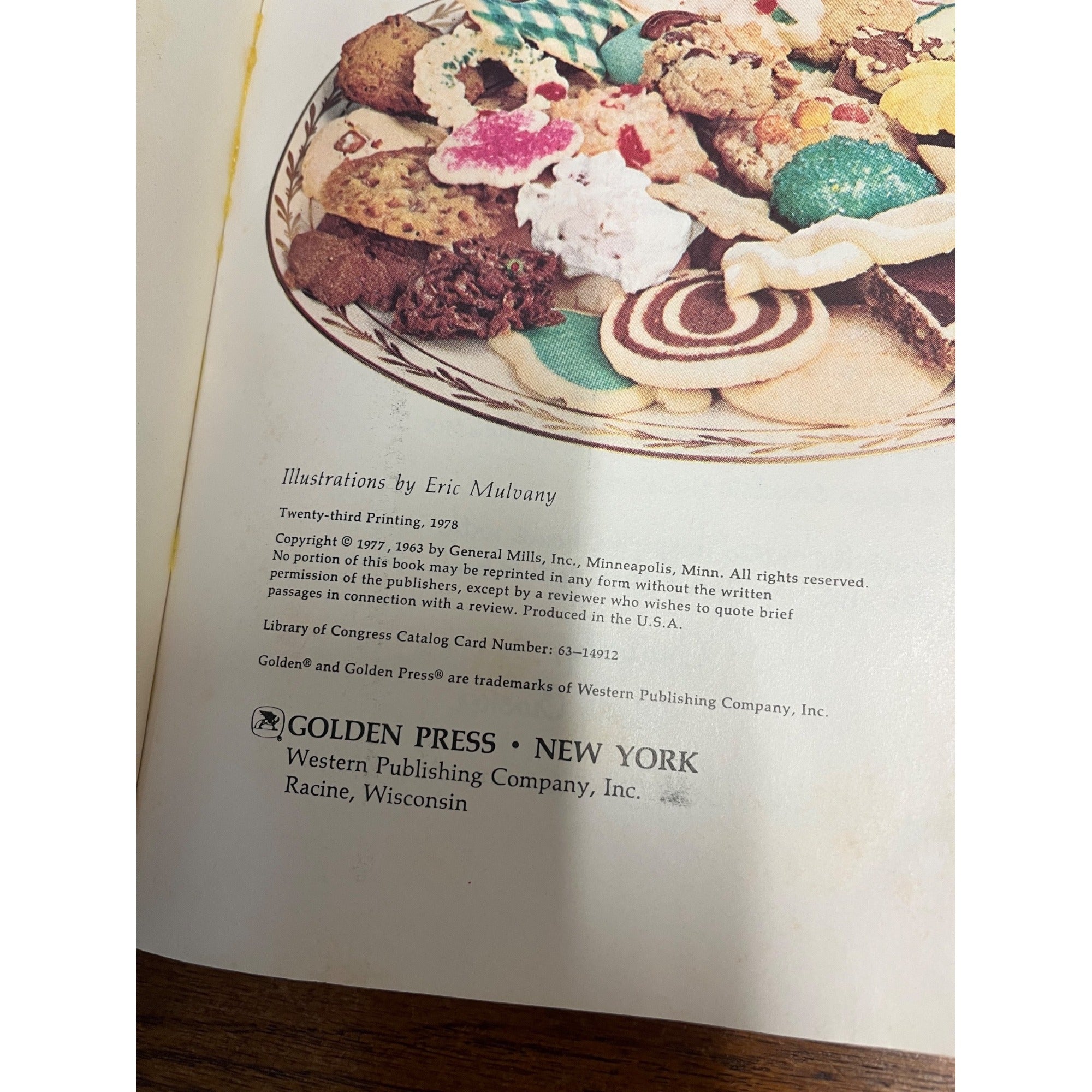 Vintage Betty Crockers Cooky Book (1978) Cookie Recipe Cookbook + Desserts