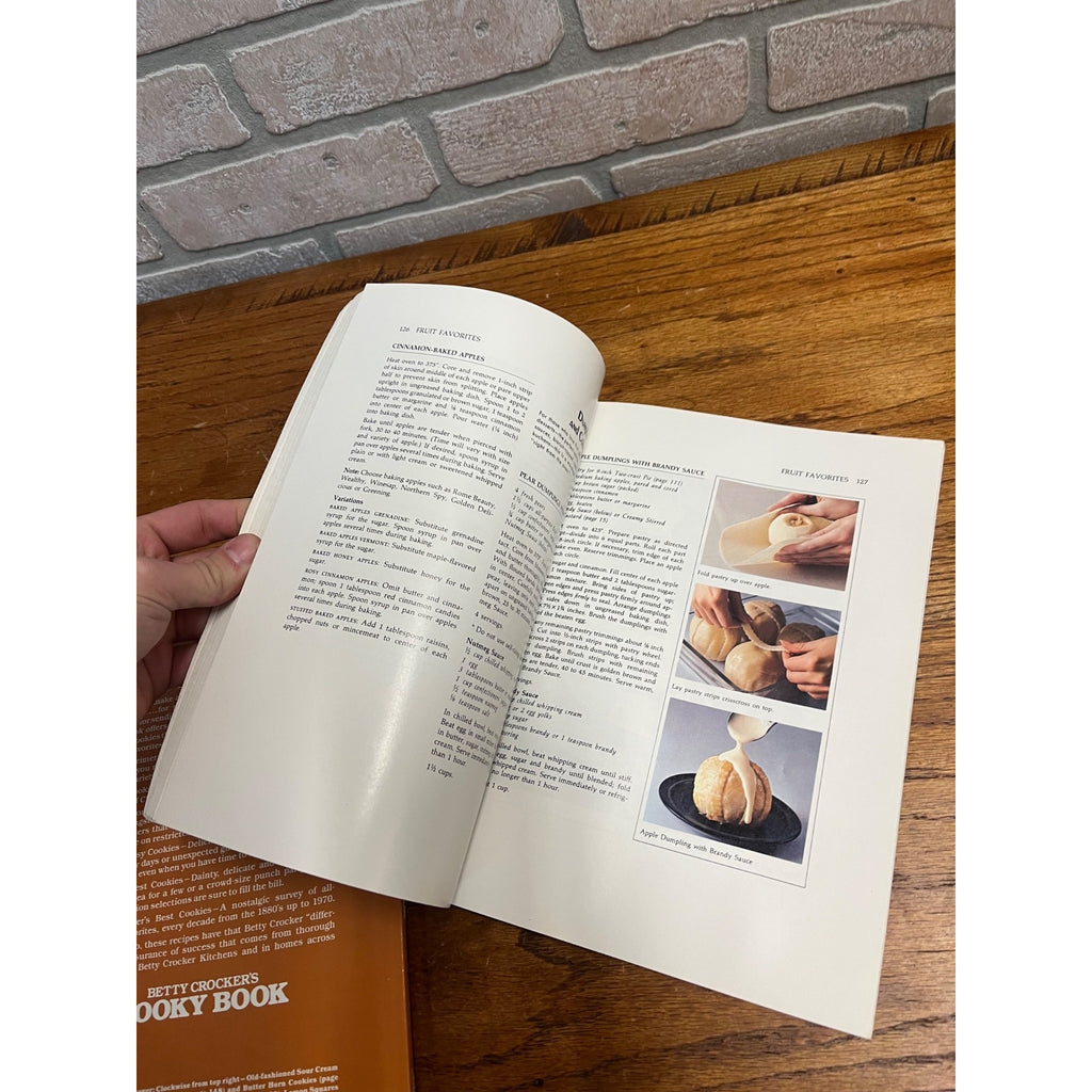 Vintage Betty Crockers Cooky Book (1978) Cookie Recipe Cookbook + Desserts