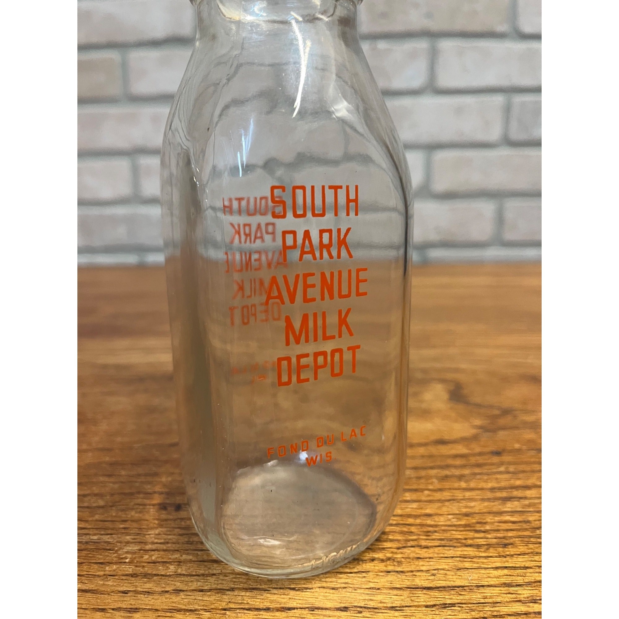 Vintage South Park Avenue Milk Depot Glass Milk Bottle Fond du Lac, WI One Pint
