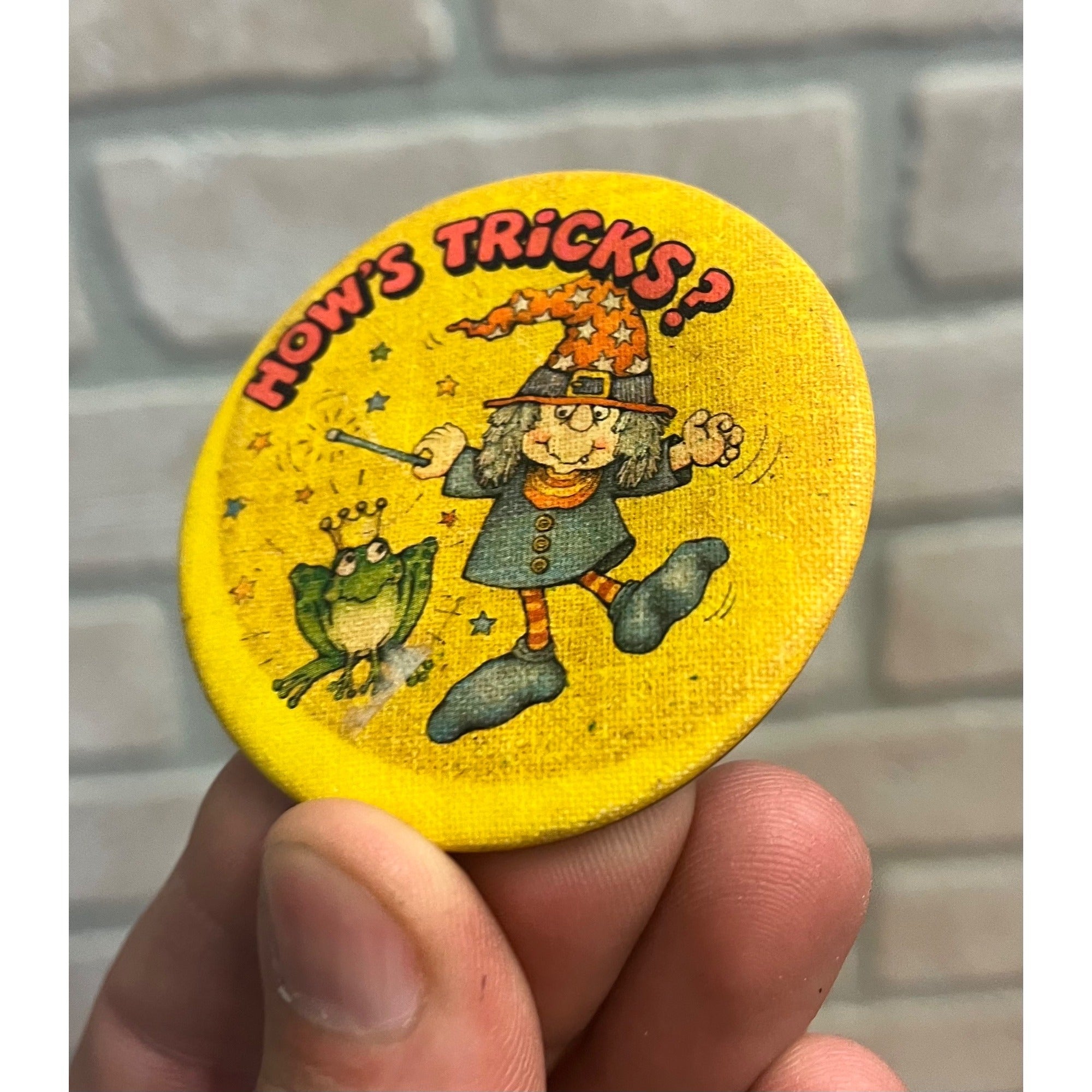 Vintage 1970s Hallmark Hows Tricks Halloween Magician Frog Witch Pin Button