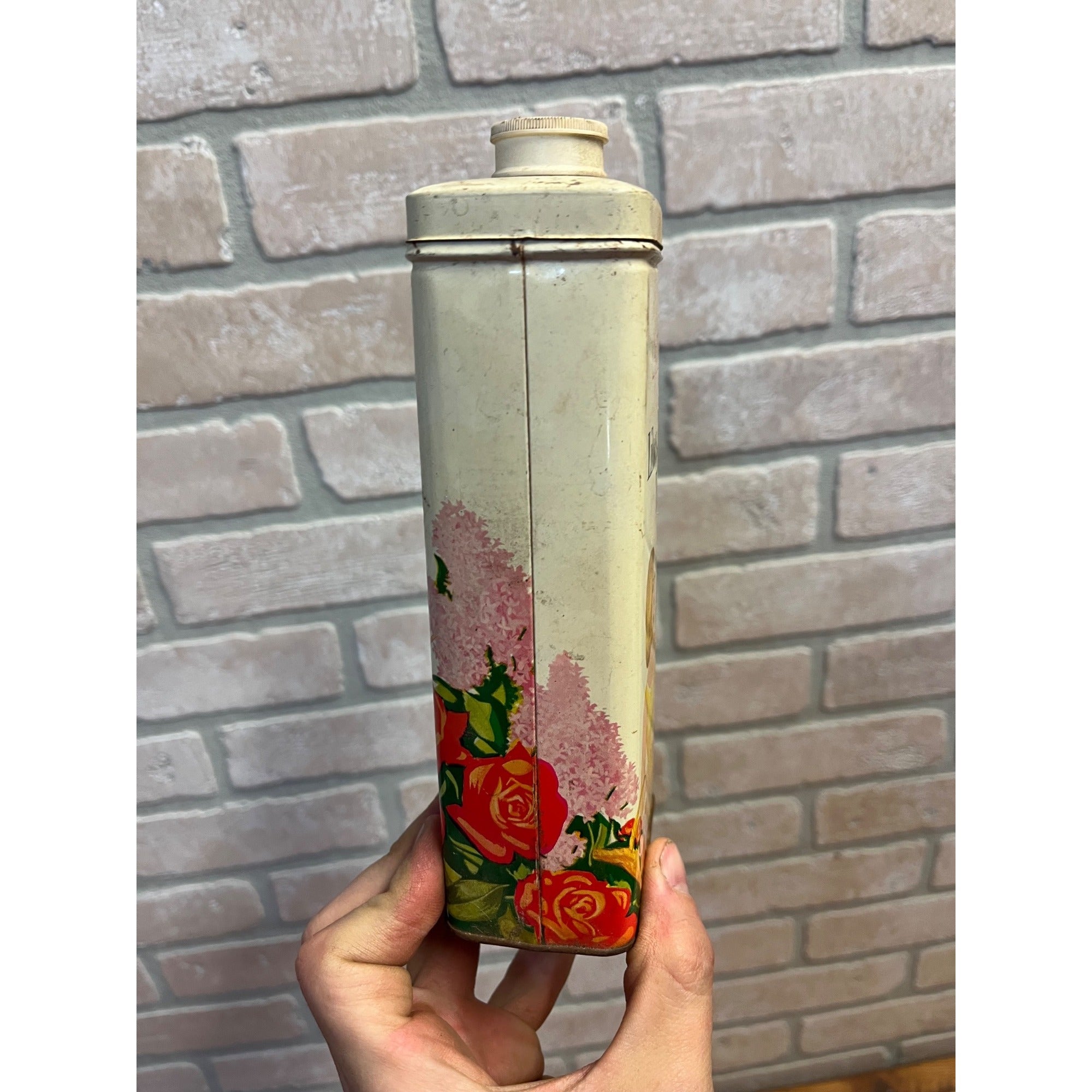 Vintage Talc Powder Lander Lilacs Roses Bathroom Bedroom Tin