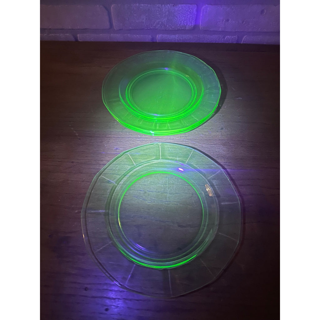 Vintage Uranium Vaseline Green Glass Salad Lunch Dessert Plate 4pc Lot 8.75"